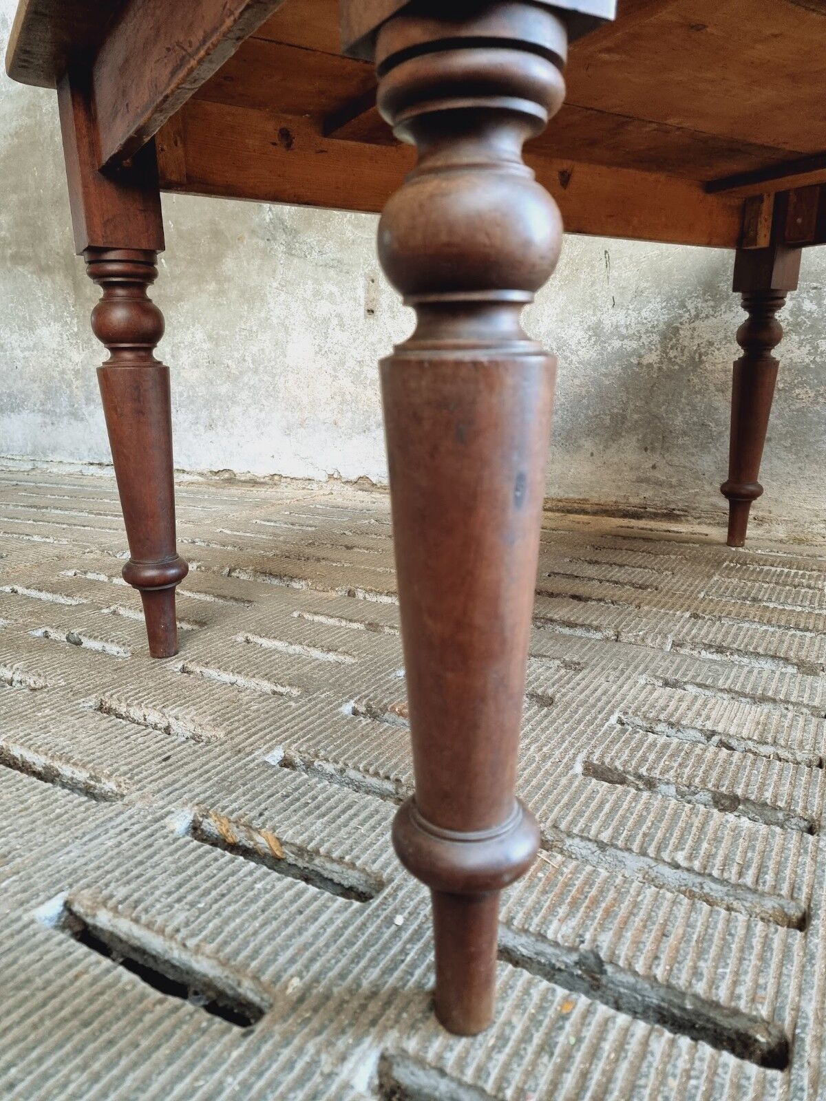 Antique dining table 92 x 154 cm