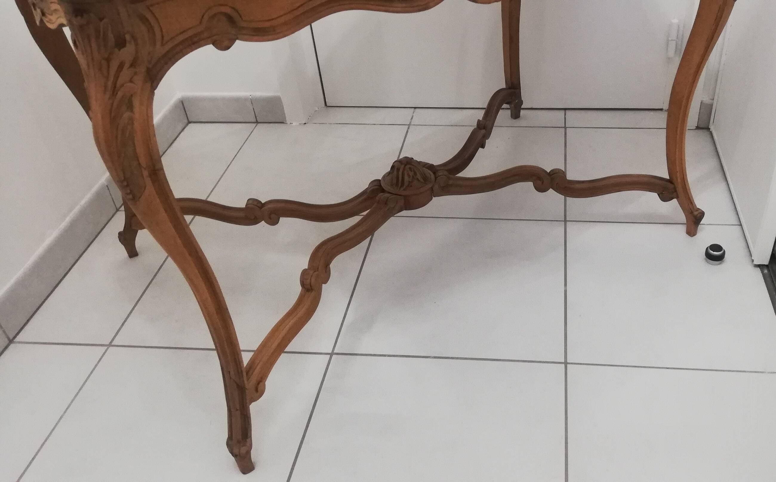 Table à tiroir de style Louis XV
