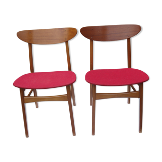 Paire de chaises scandinaves en teck et tissu rouge