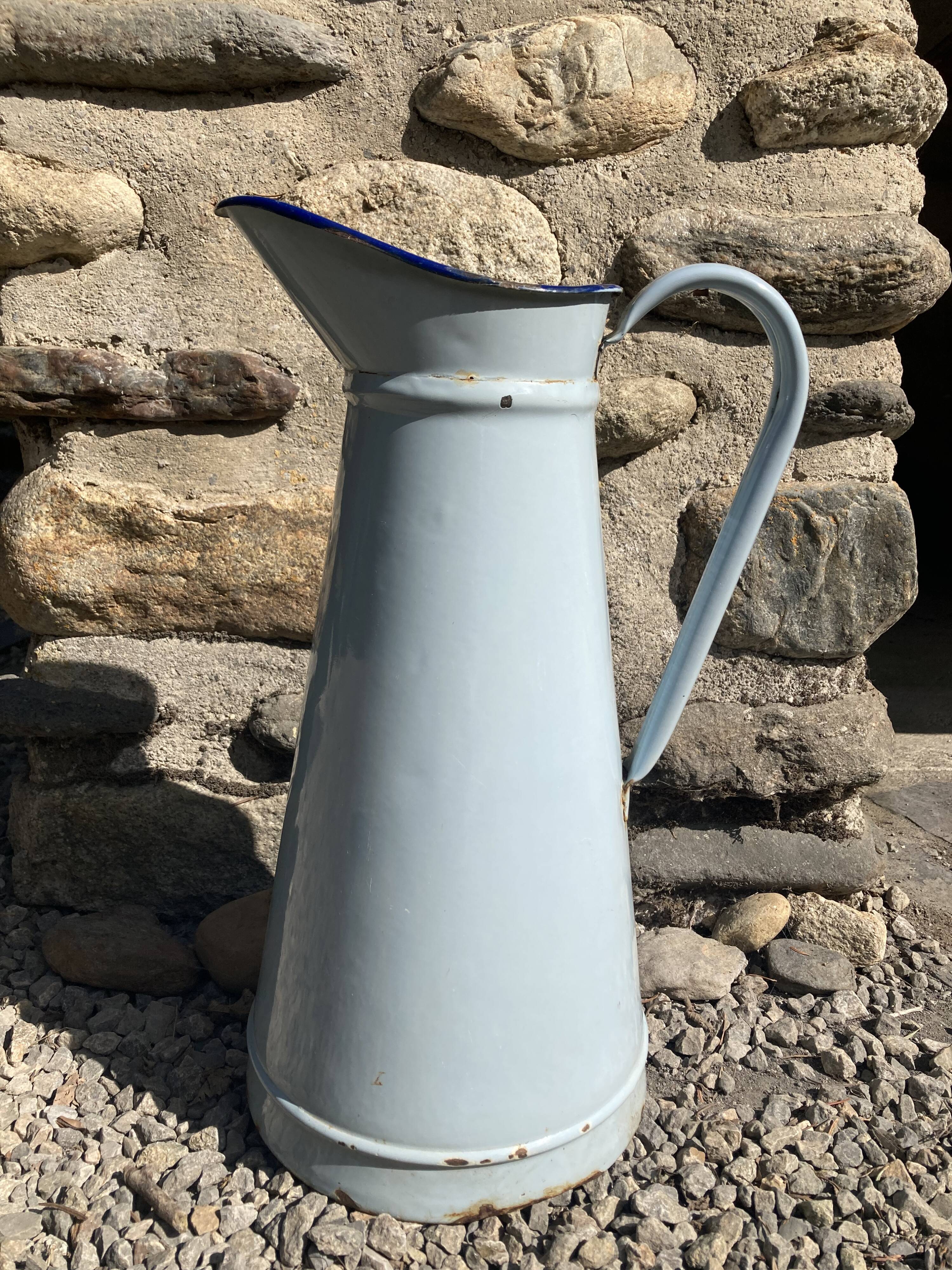 Broc in enamelled blue sheet metal