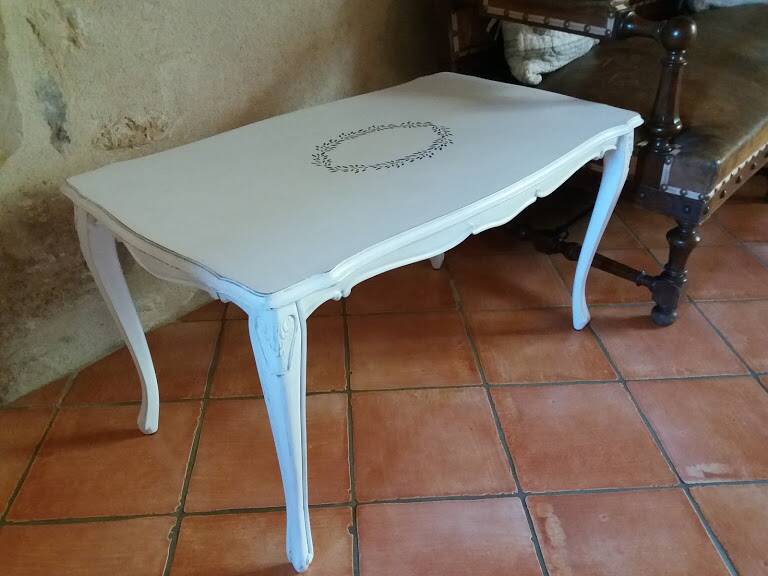 Coffee table, curved legs