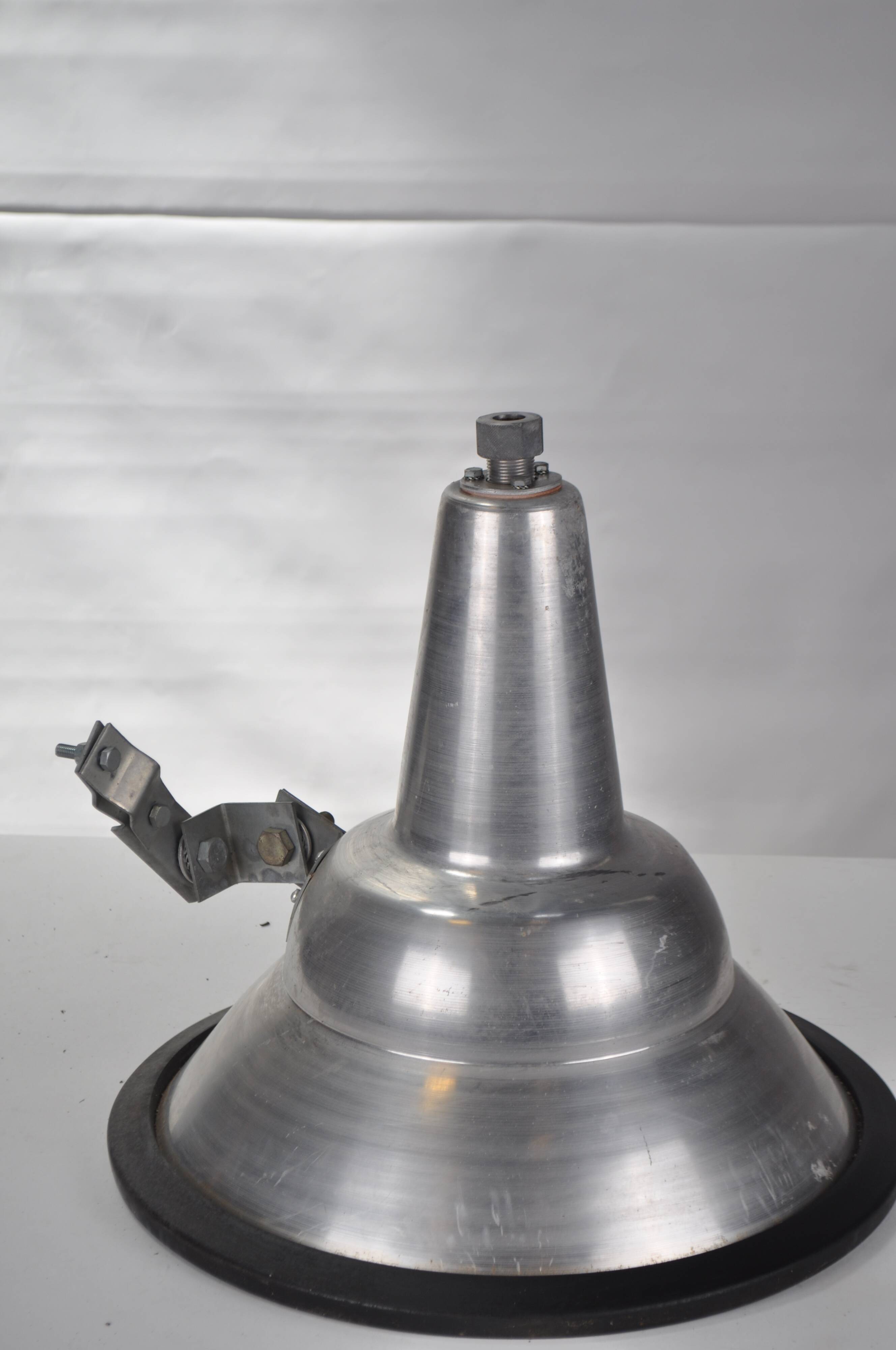 Industrial pendant light