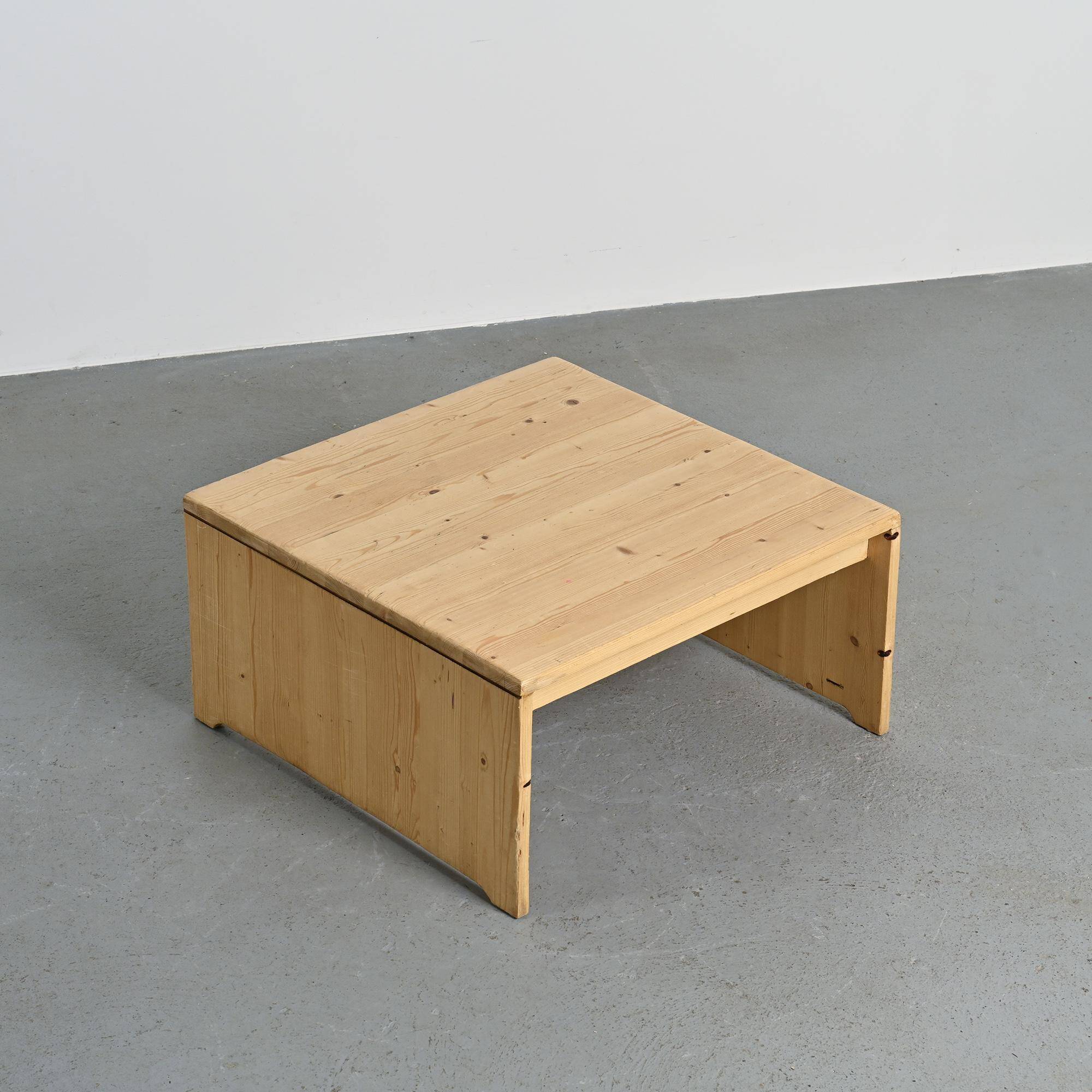 Solid pine coffee table, Les Arcs 1800.