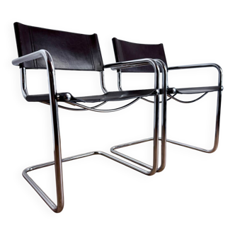 Lot de 2 chaises signées Fasem