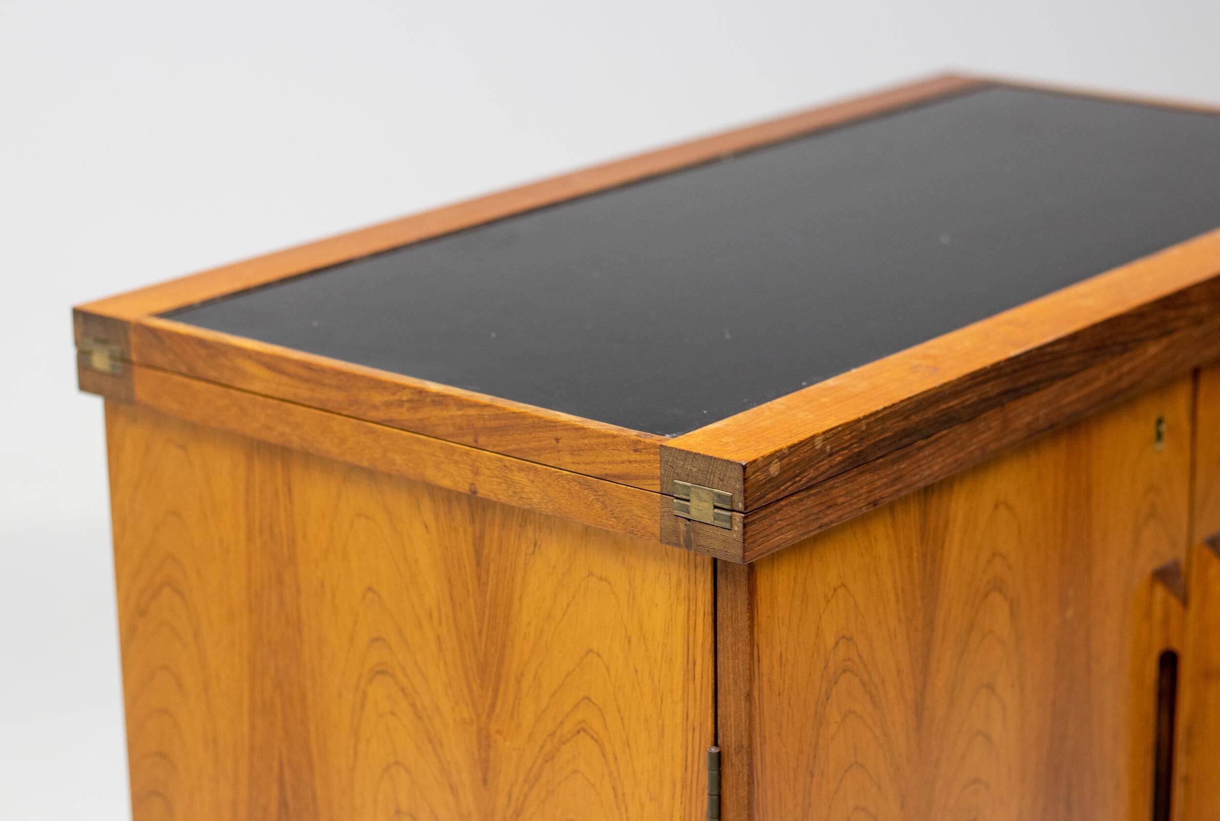 Meuble bar extensible "Times" de Torbjørn Afdal en bois de rose