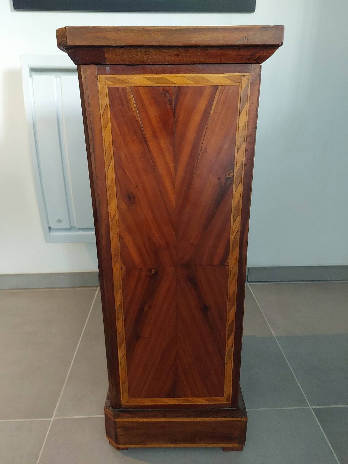 Antique chest of drawers