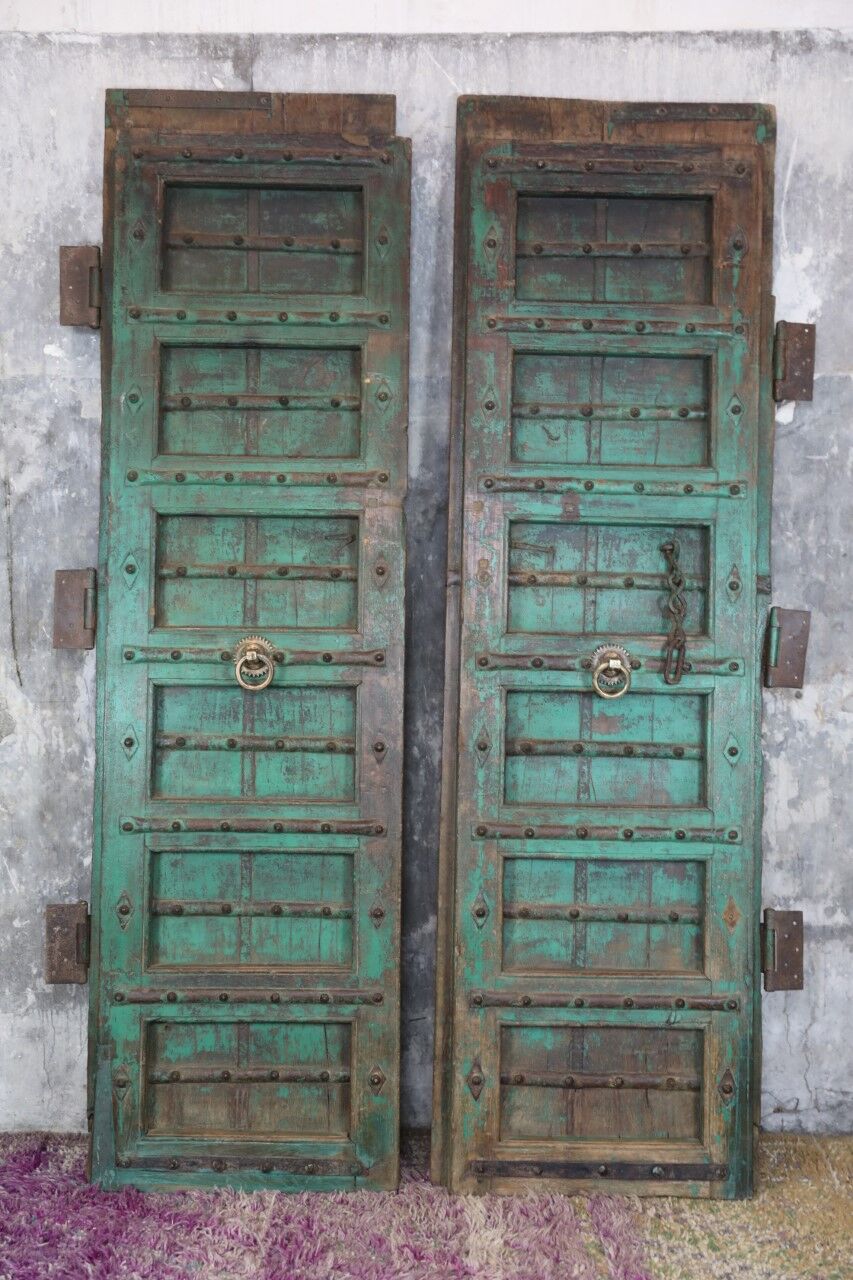 Indian door 2 leaves with closure and rings