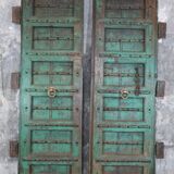 Indian door 2 leaves with closure and rings