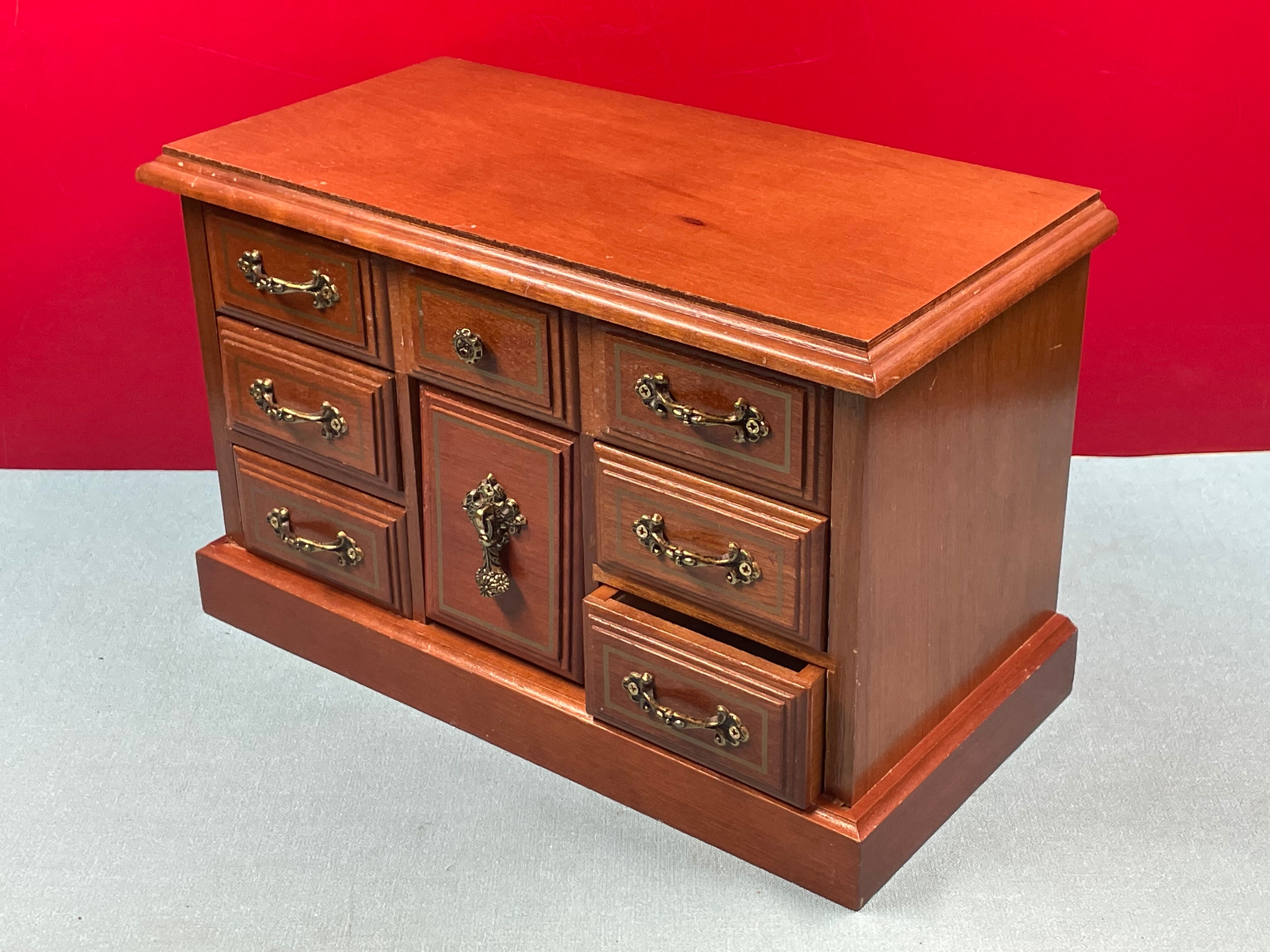 Jewelry box