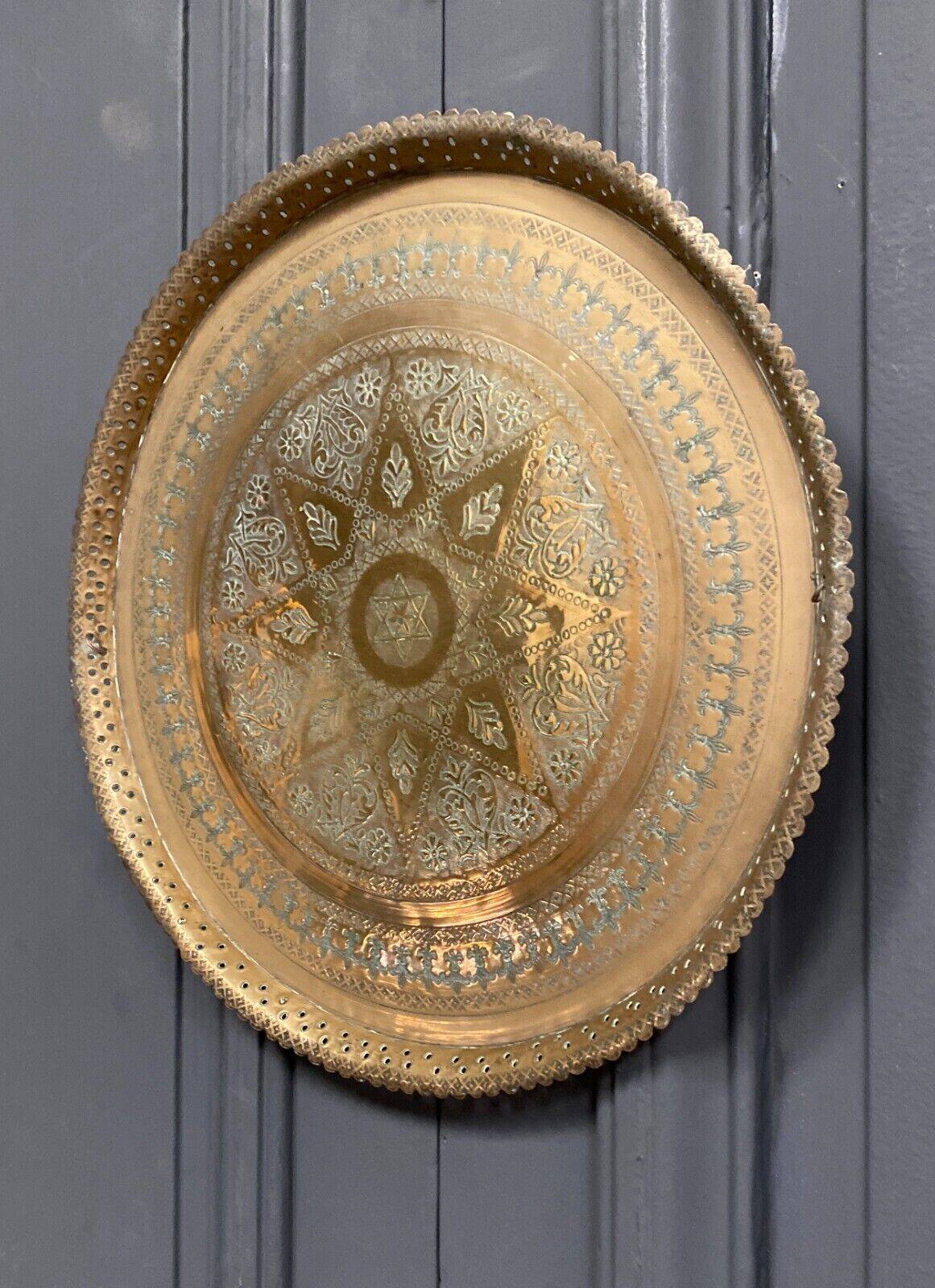 Oriental tea tray in brass or copper, pretty 20th century filigree work