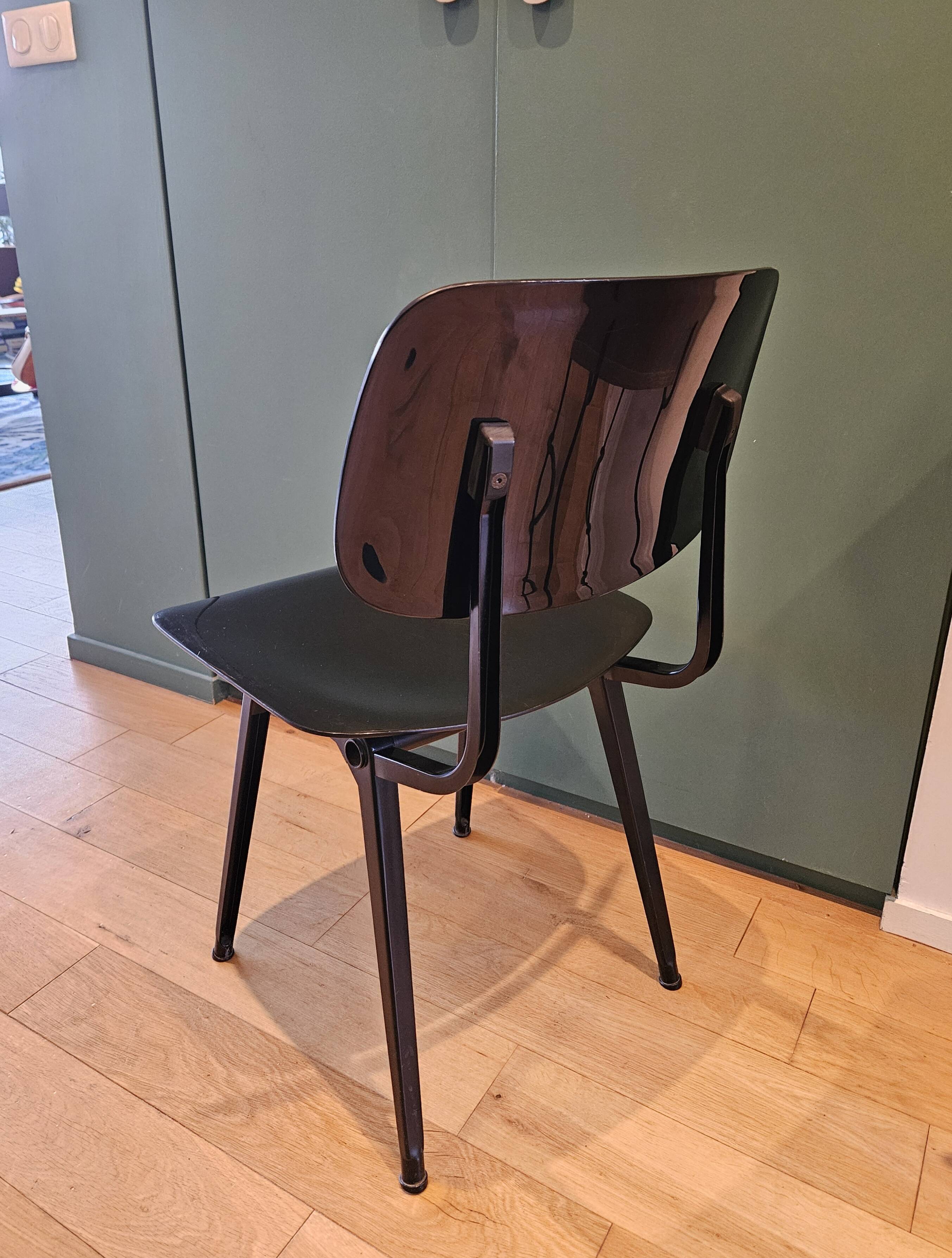 Revolt Friso Kramer Chair