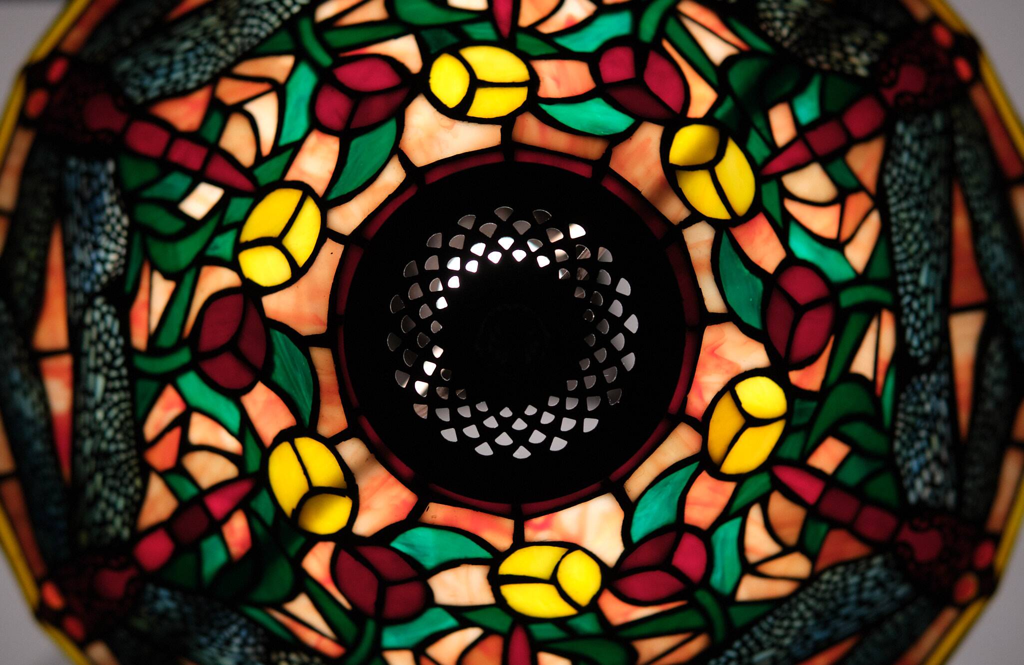 Tiffany style stained Glass Dragonfly Table lamp 1980s