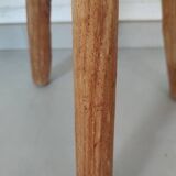 Tabouret tripode en bois clair