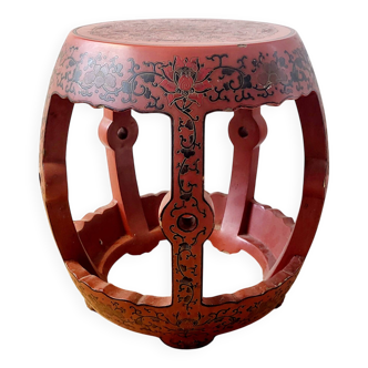 Chinees houten krukje of bijzettafeltje, laqué rode kleur, versierd floraal