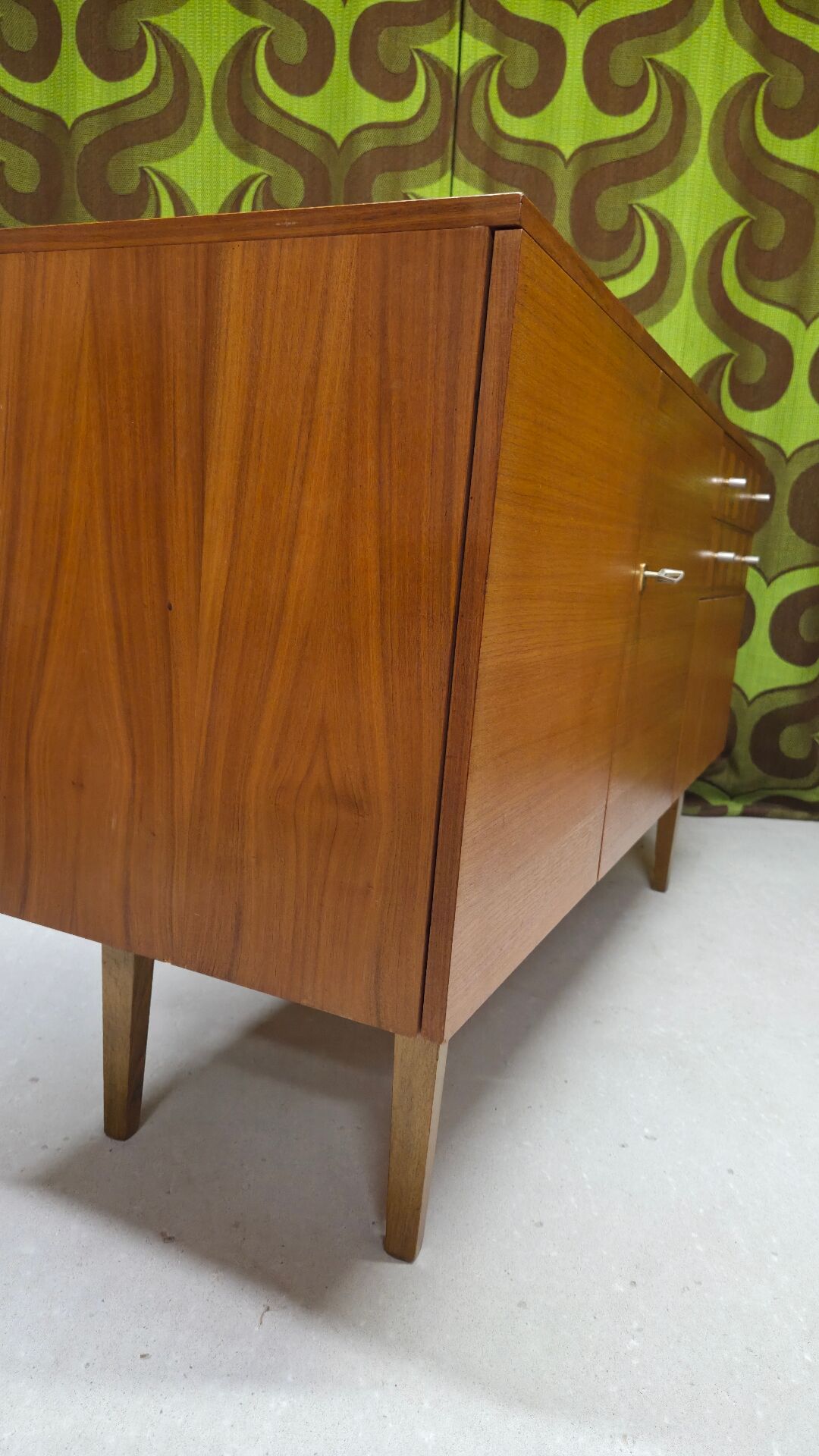 Vintage enfilade in teak veneer from the 60s/70s.