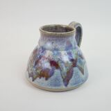 Pichet en céramique à émail violet bleu signé