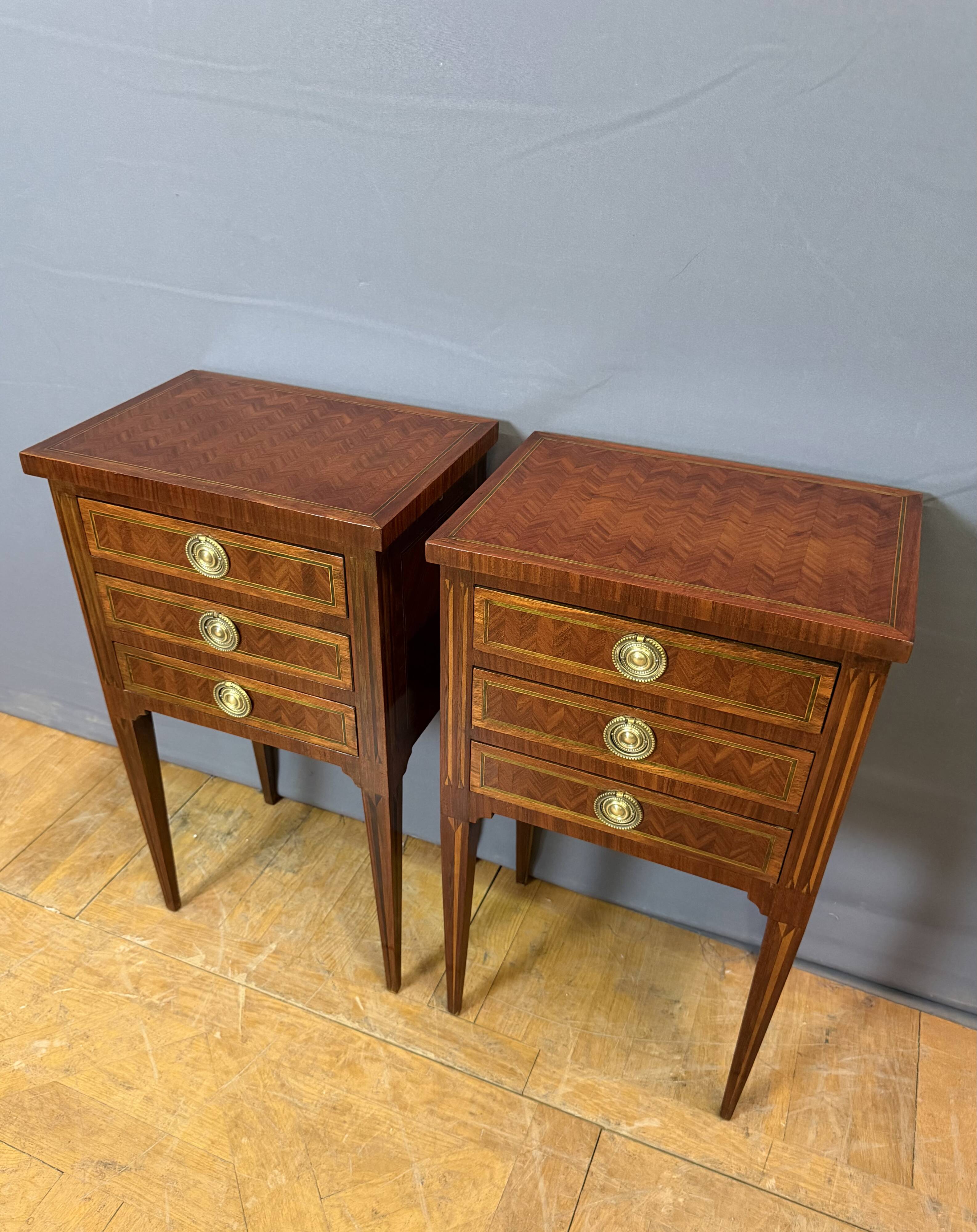 Paire de chevets de style Louis XVI