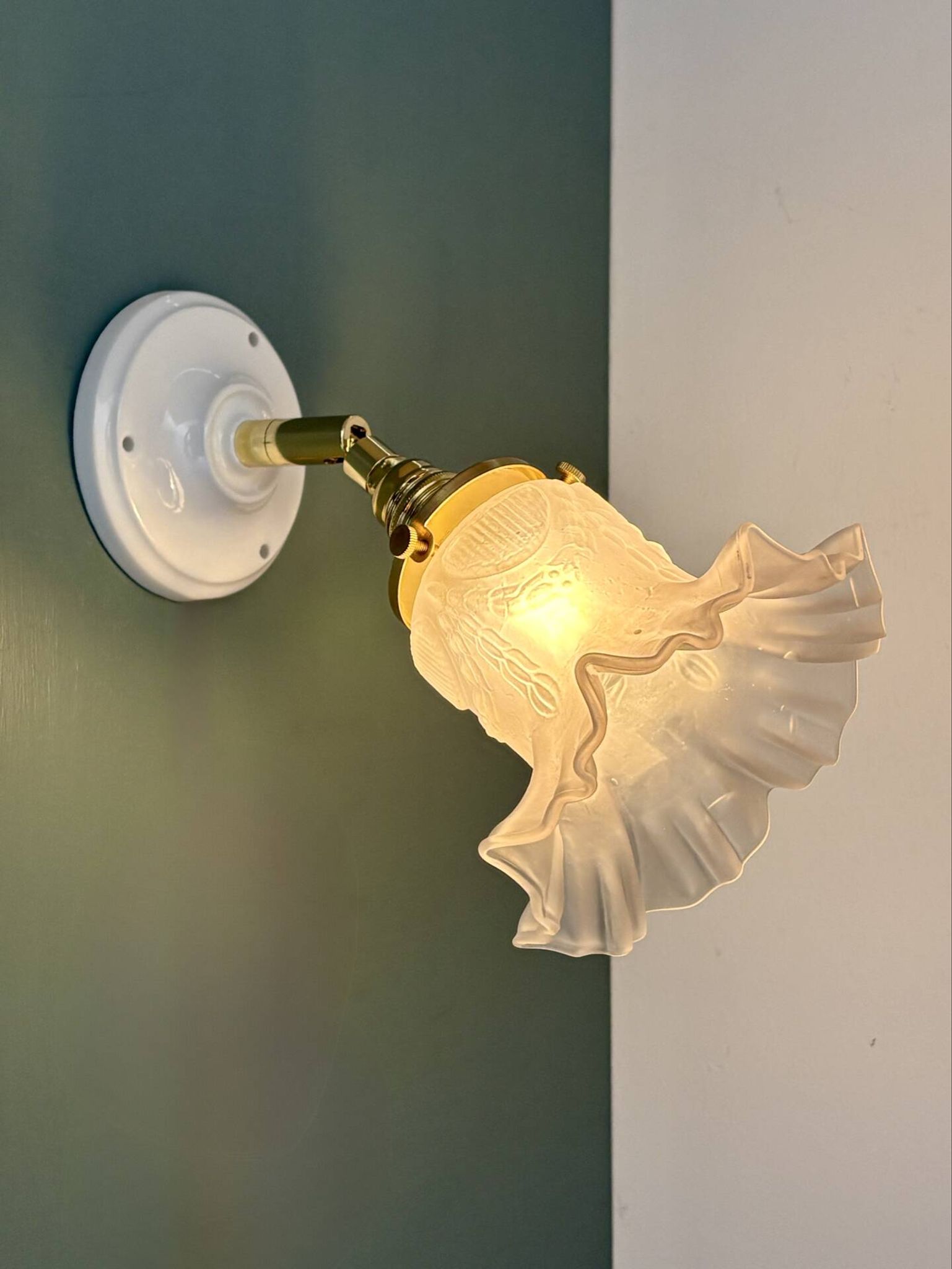 Applique tulipe vintage en verre dépoli