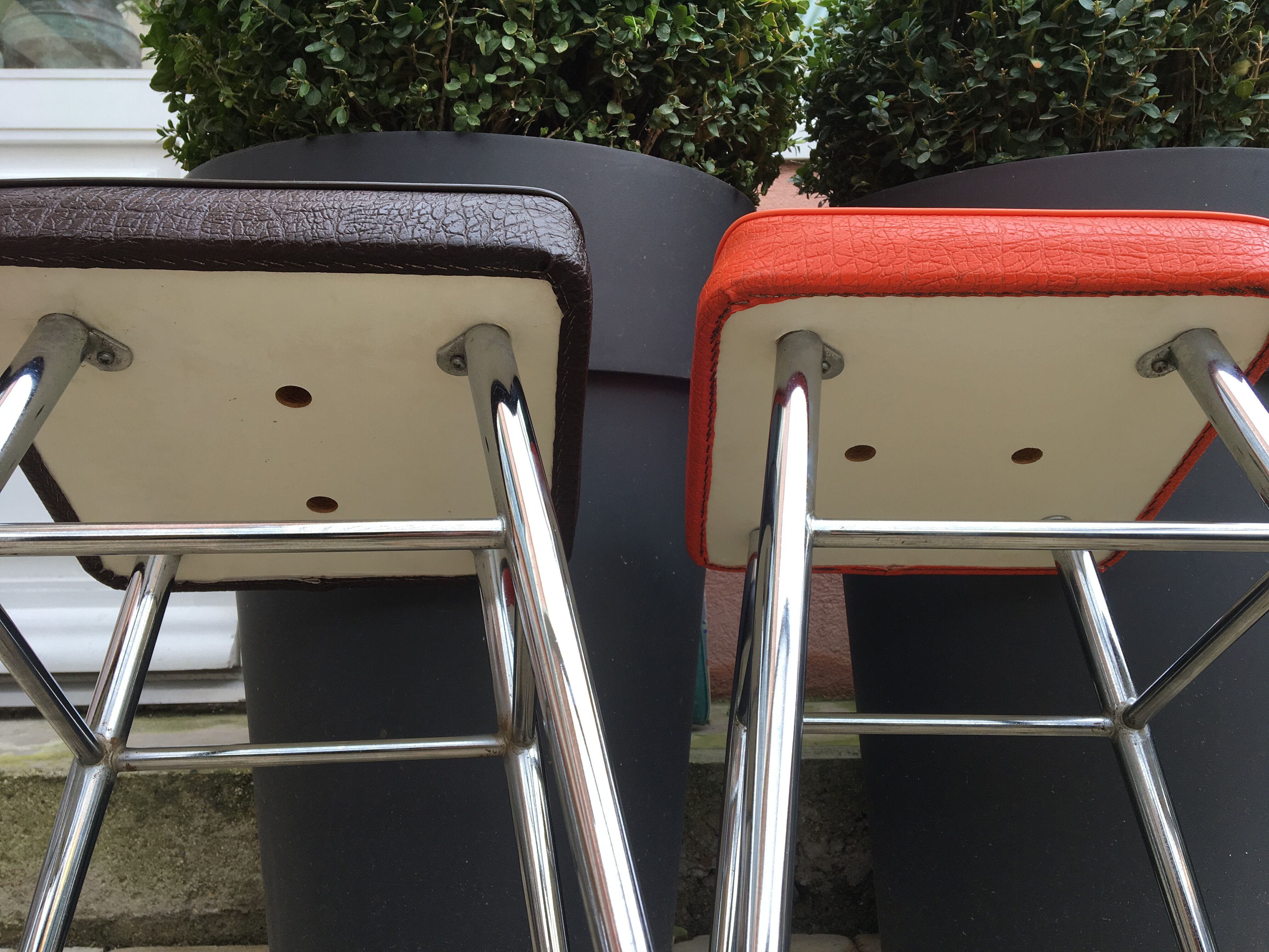 In leatherette vintage stools