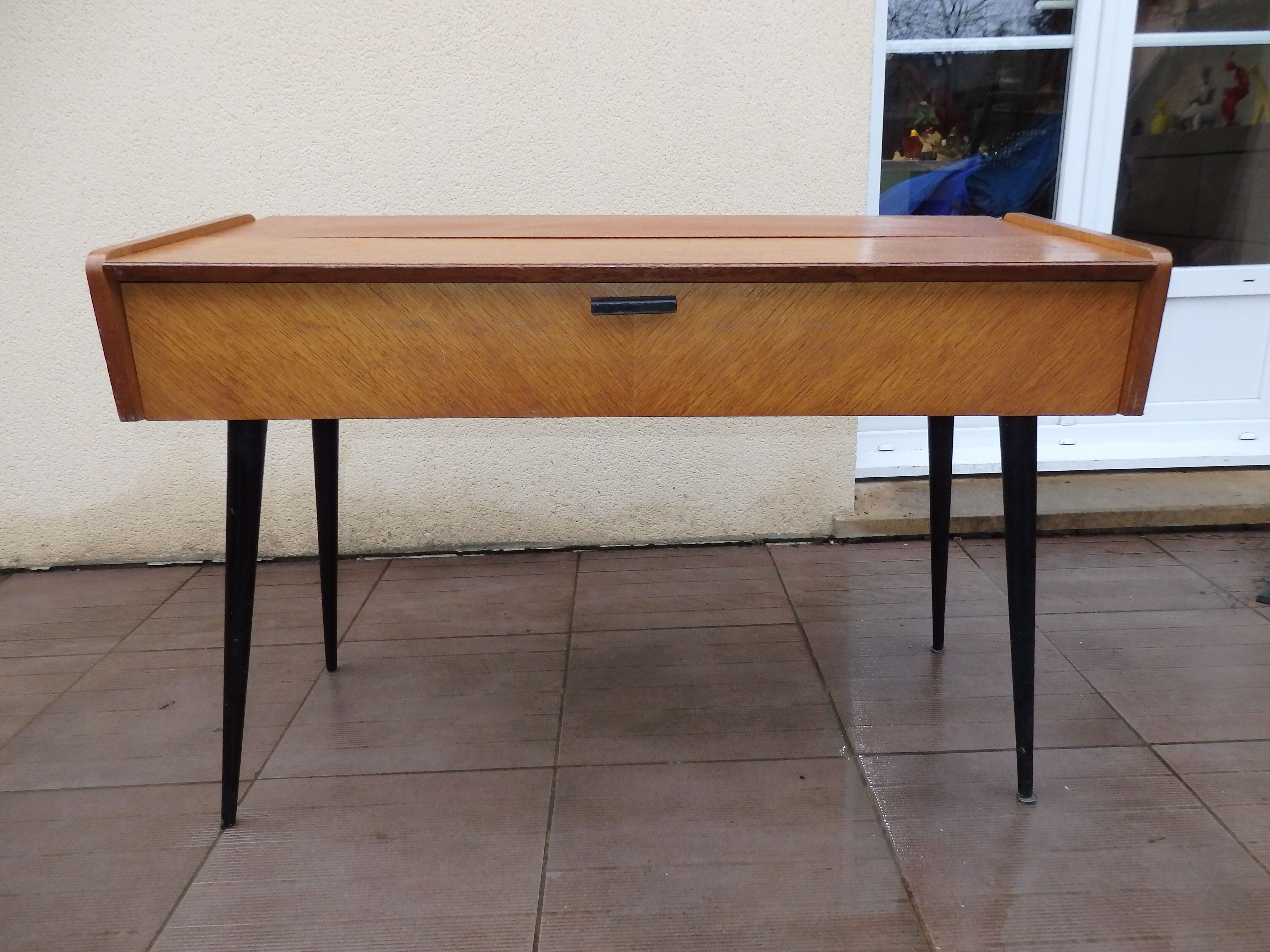 Tricoteuse scandinave pieds compas console vintage