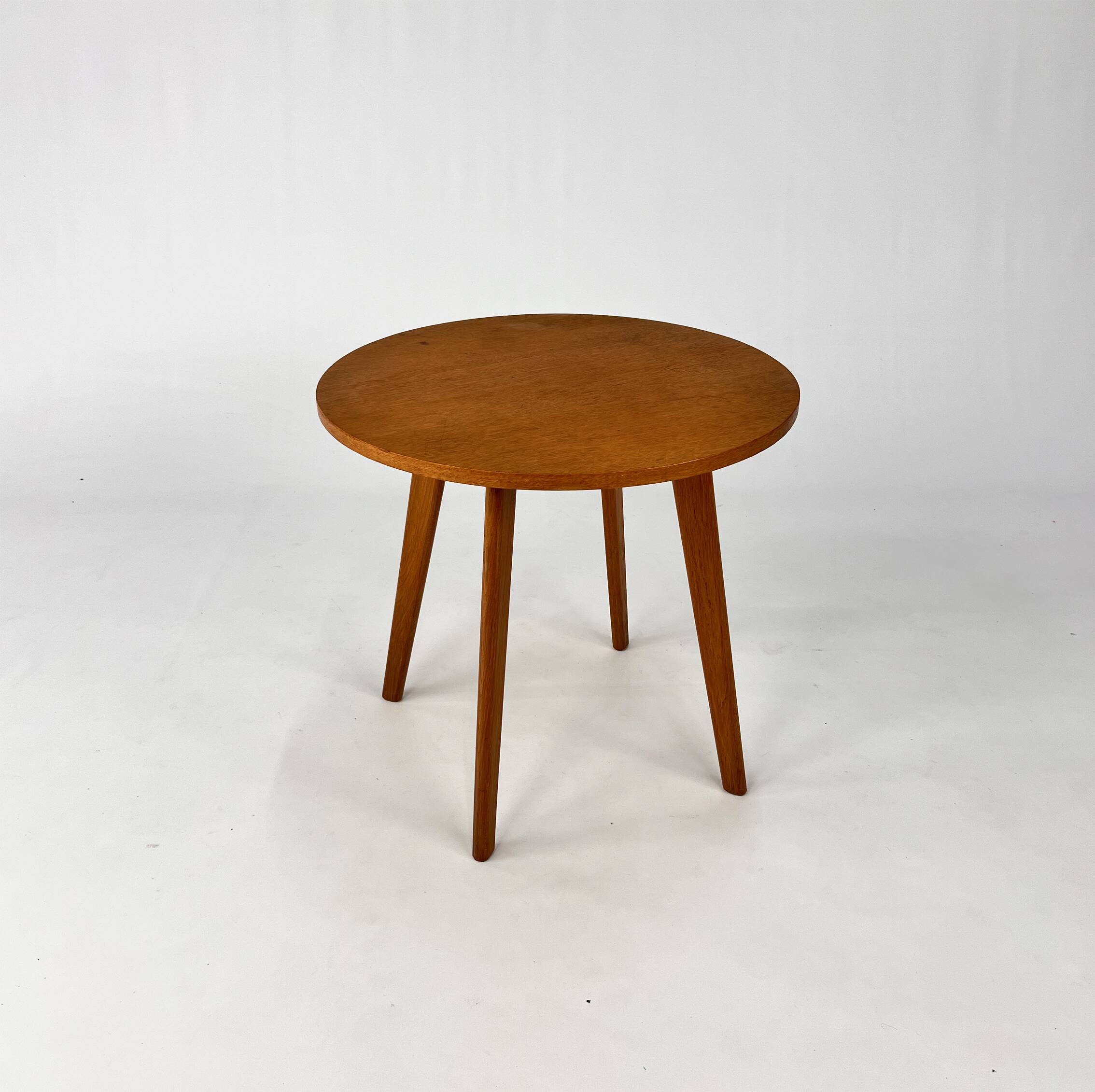 Table d'Appoint Moderniste en Chêne, Pays-Bas, 1950s