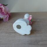 Figurine chien en céramique blanche