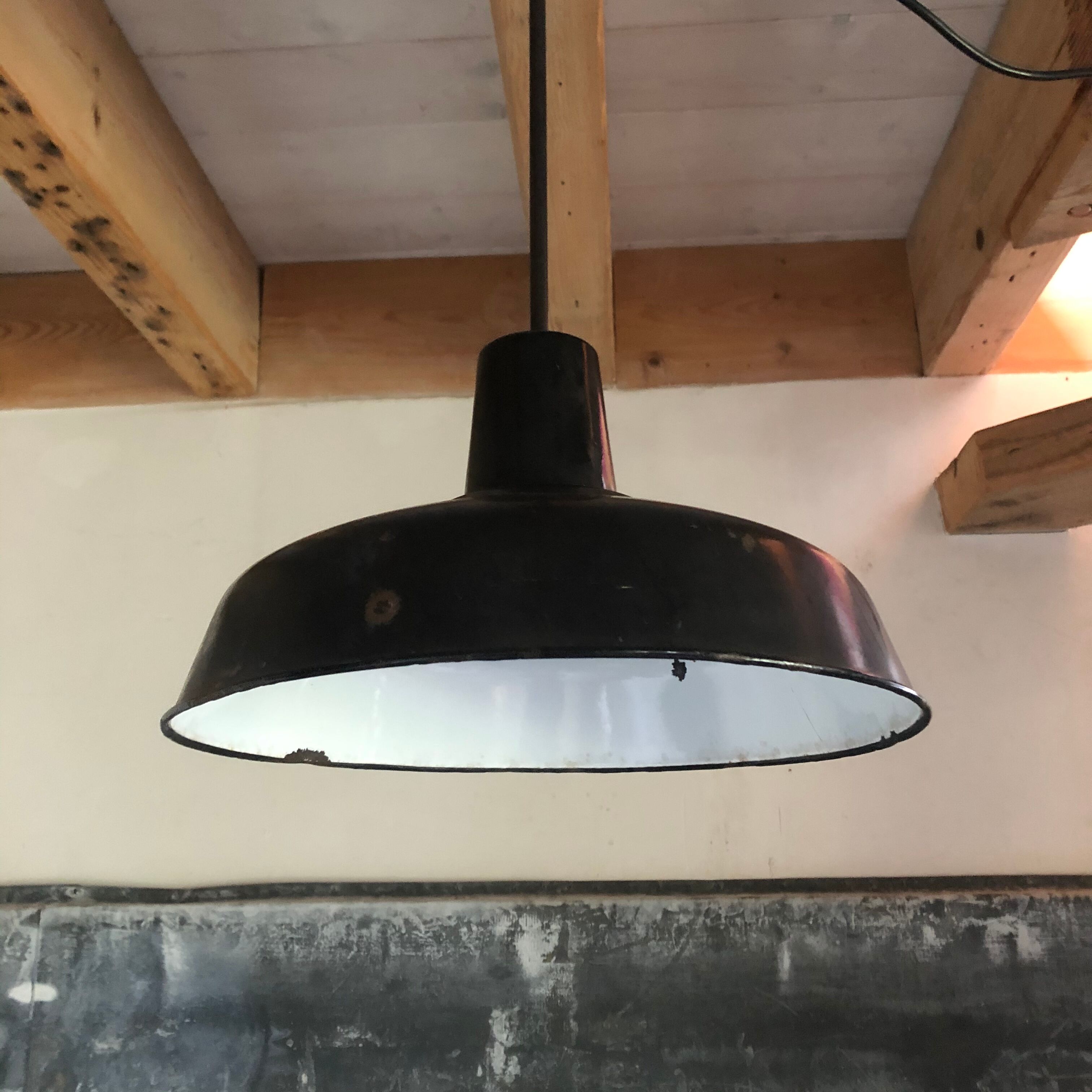 Enamelled sheeting suspension