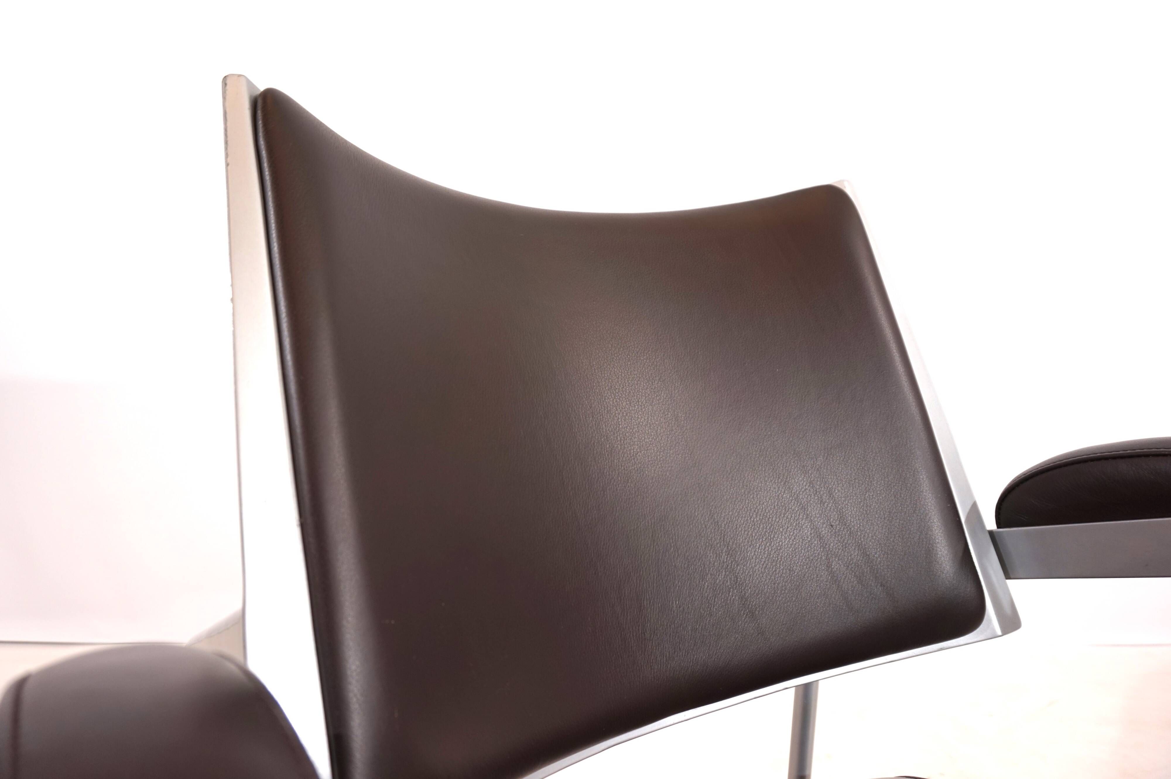Fauteuil lounge en cuir Oscar pour Inno Oy par Harri Korhonen