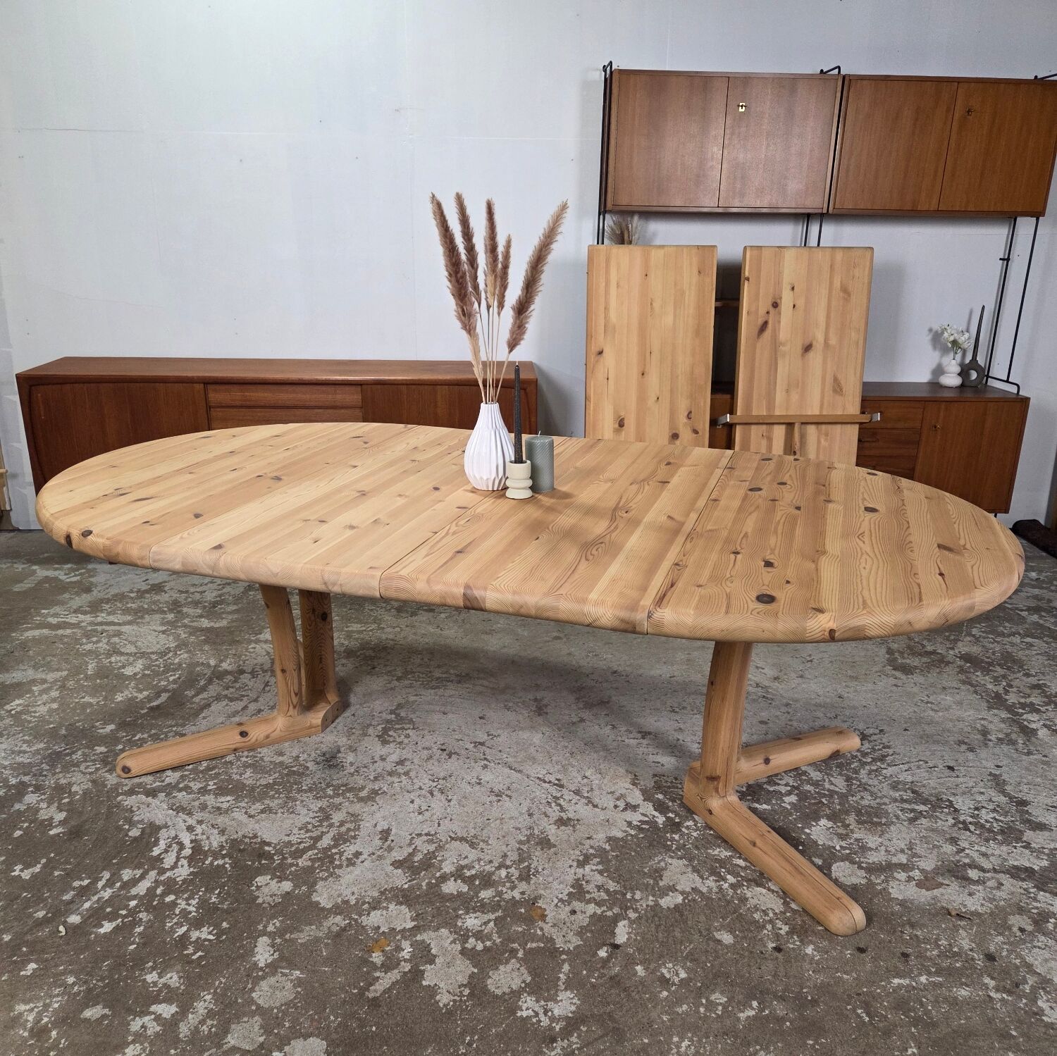 Dyrlund, vintage 1960s XXXXL extendable Danish dining table