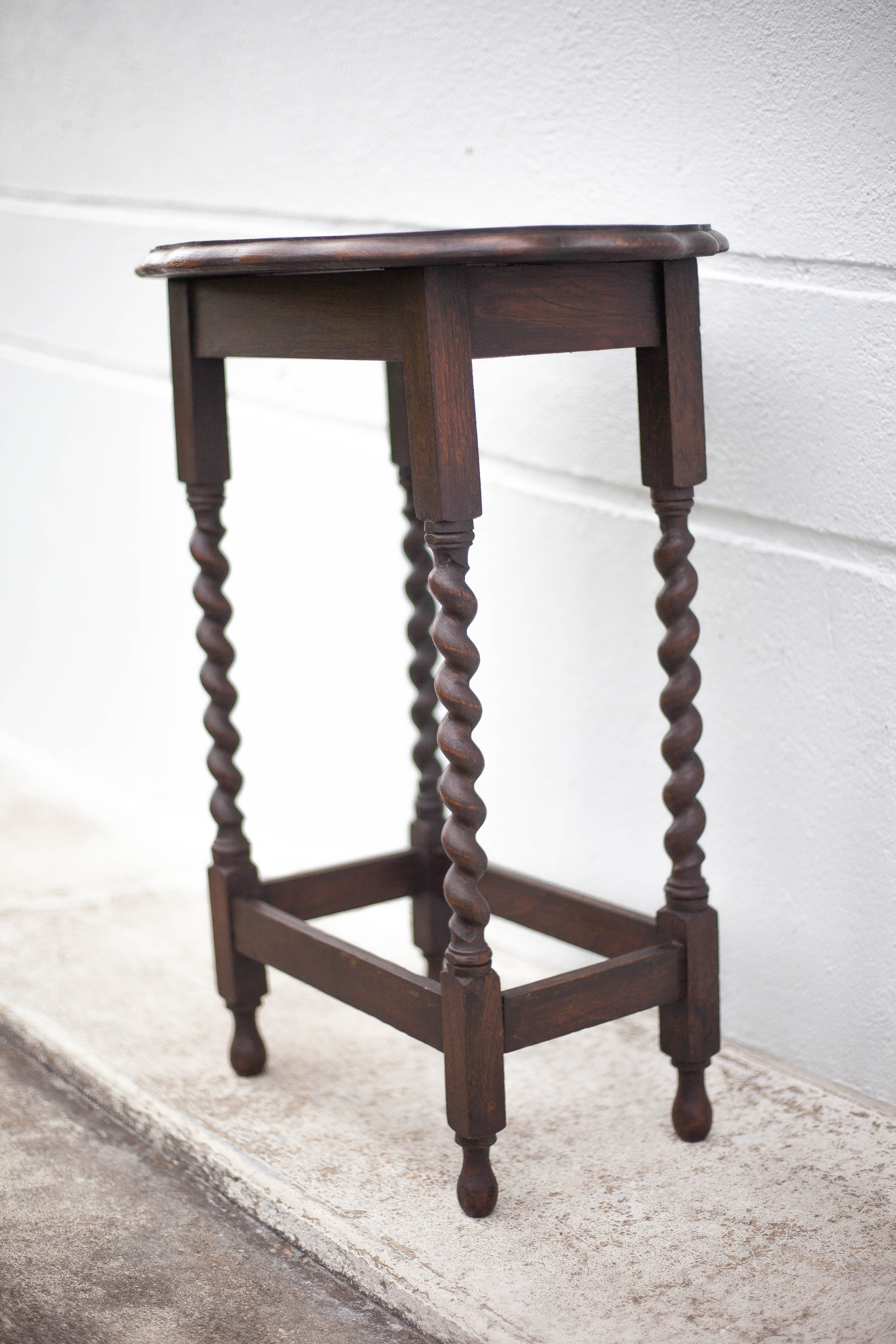 Table bois pieds tournés, table console bois, table ovale, sellette, porte-plante