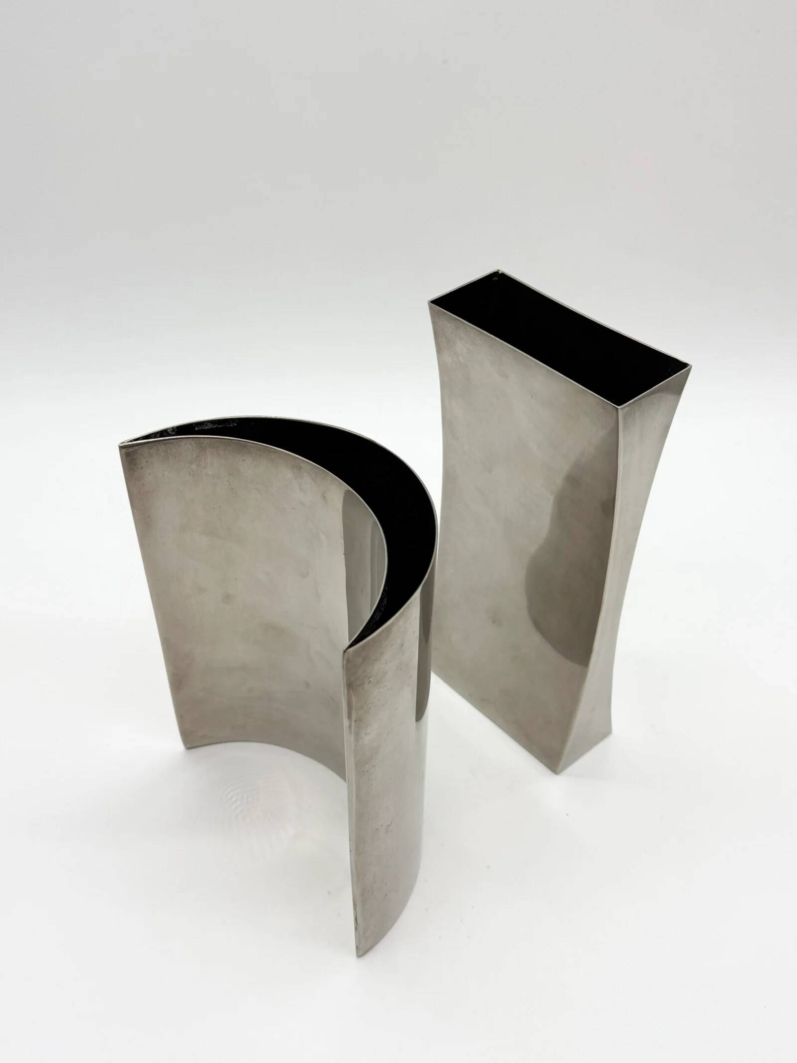 Paire de vases sculpturaux en aluminium, 1980s