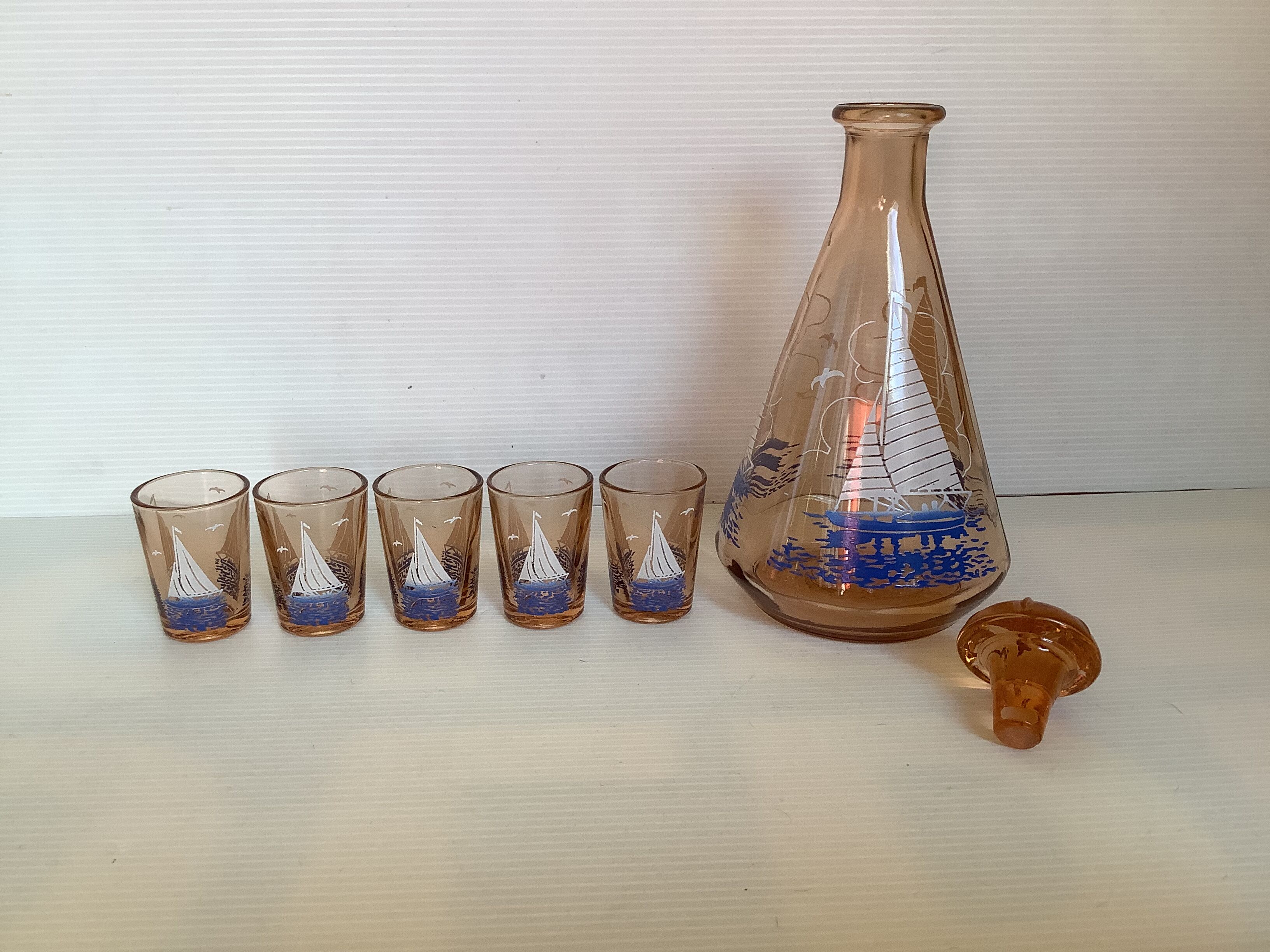 Old sailing decanter and 5 small matching liquor glasses