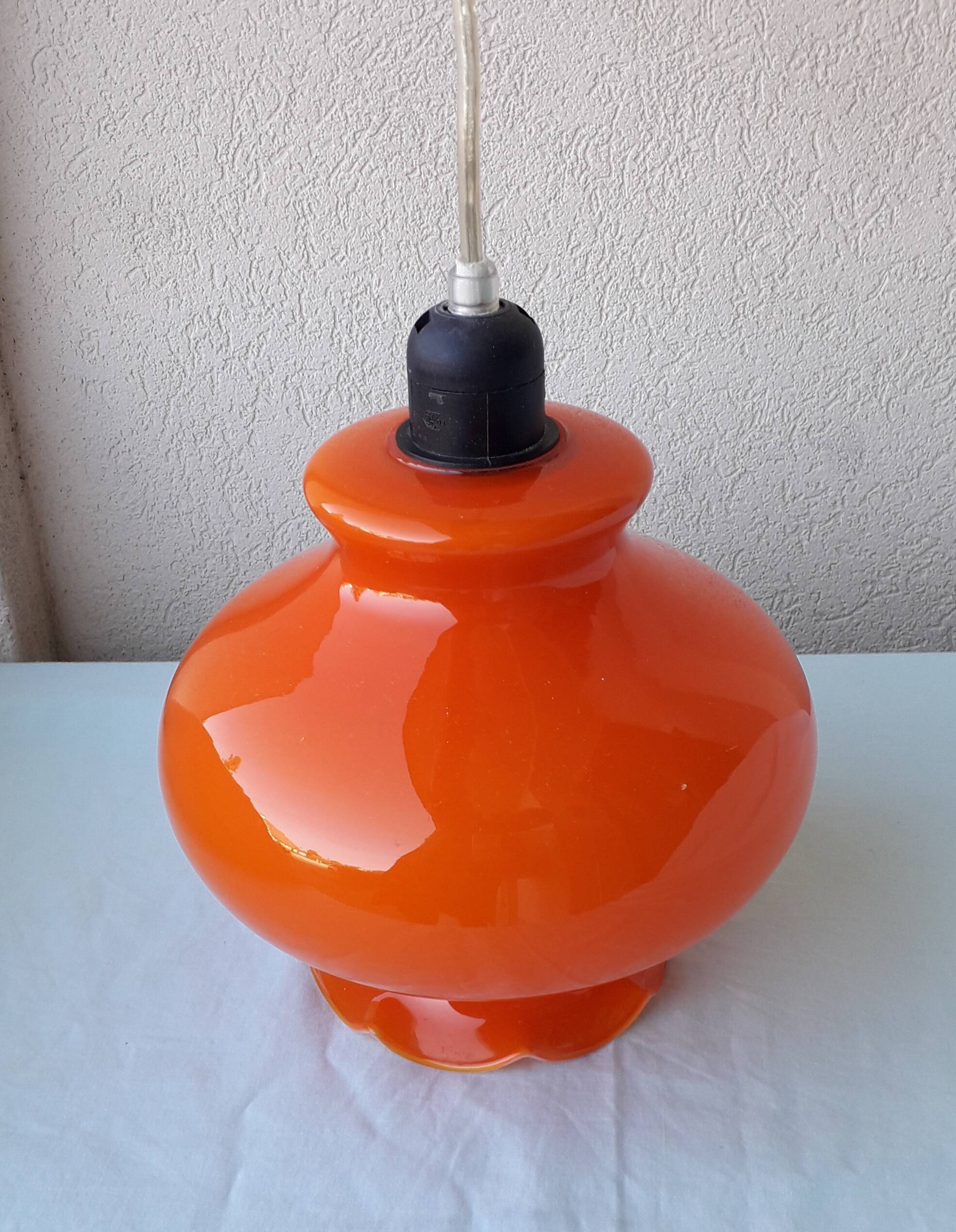 Suspension orange en opaline