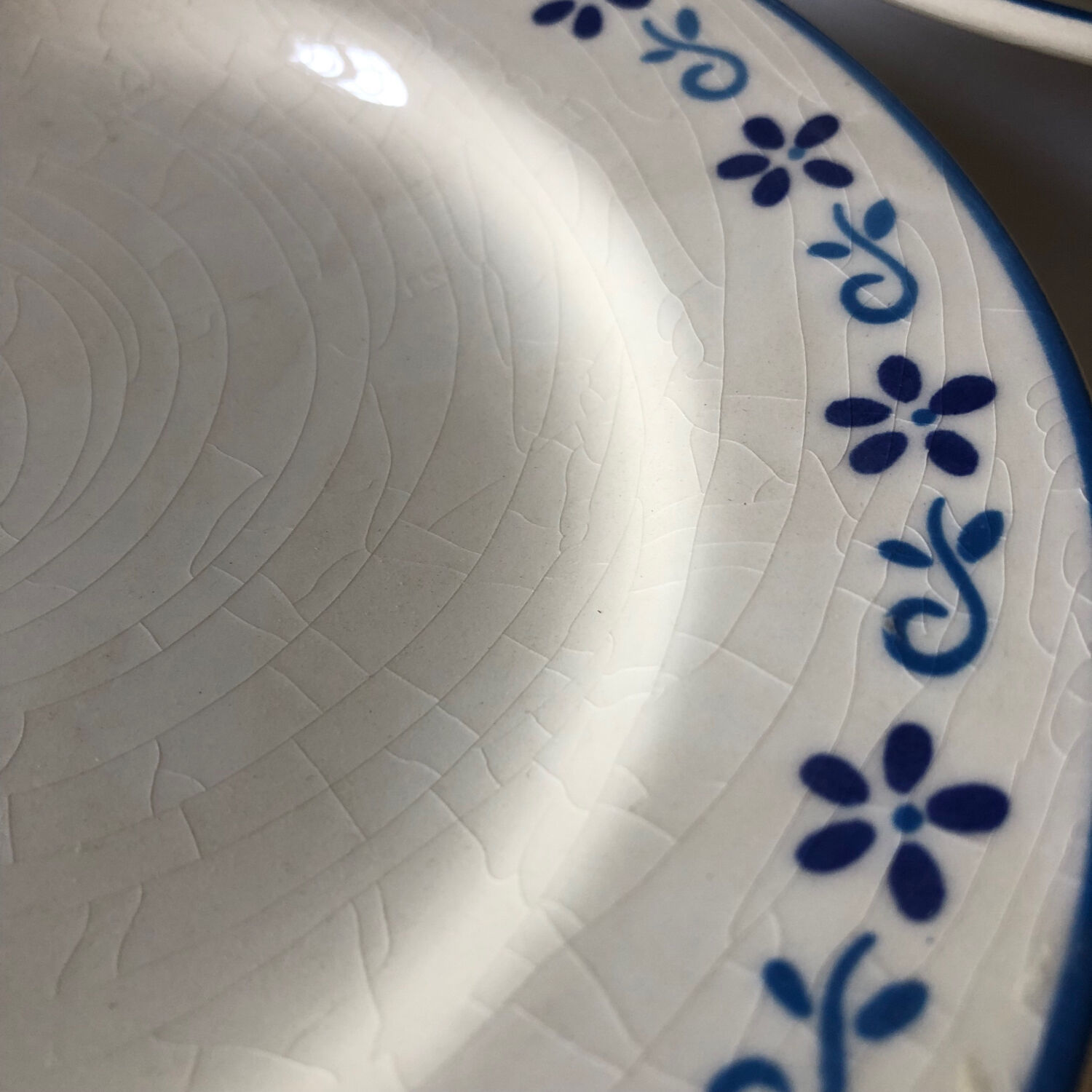 6 flat antique plates in blue white earthenware