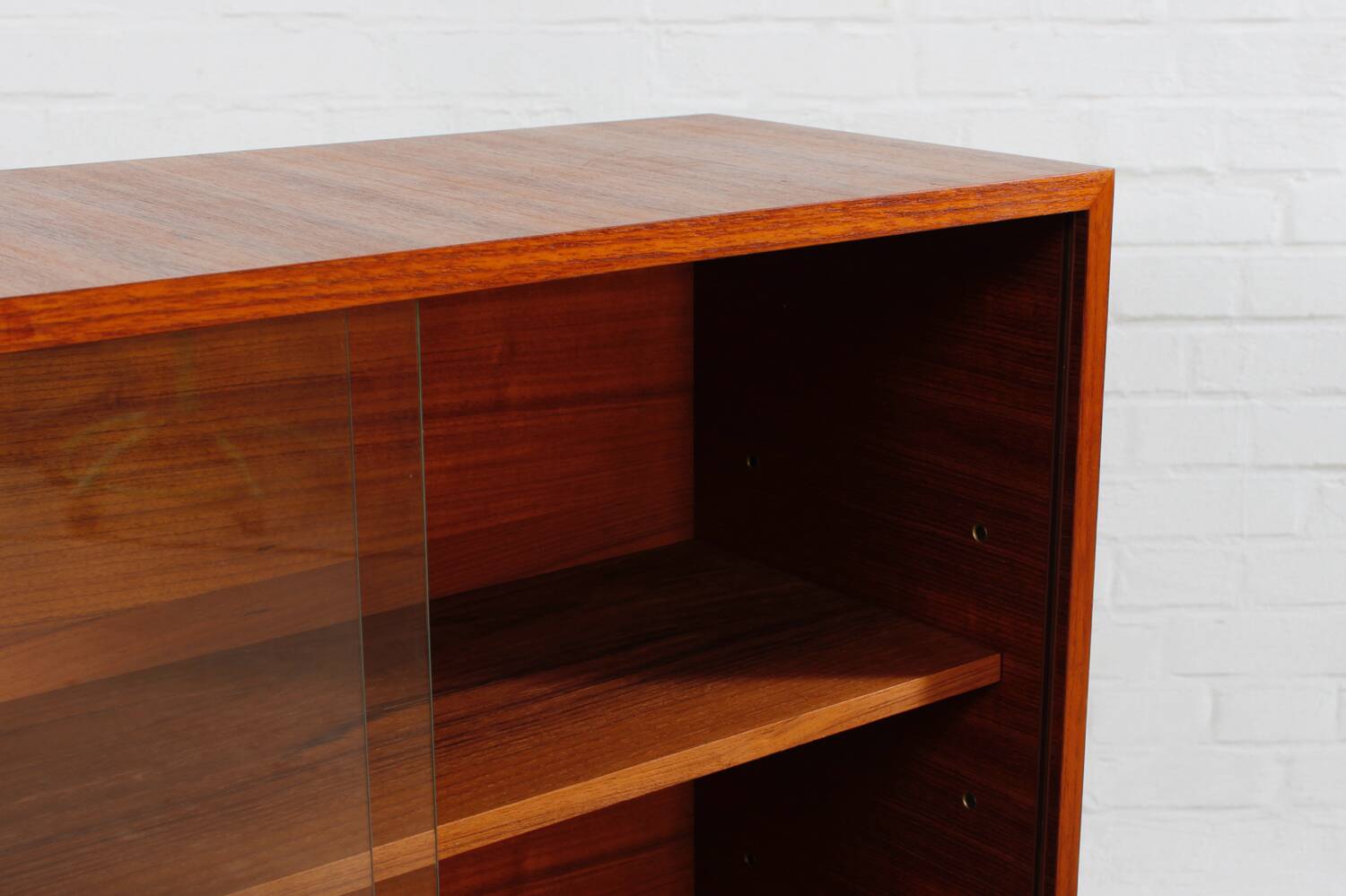 Vitrine vintage en teck, design du milieu du siècle, années 60-70