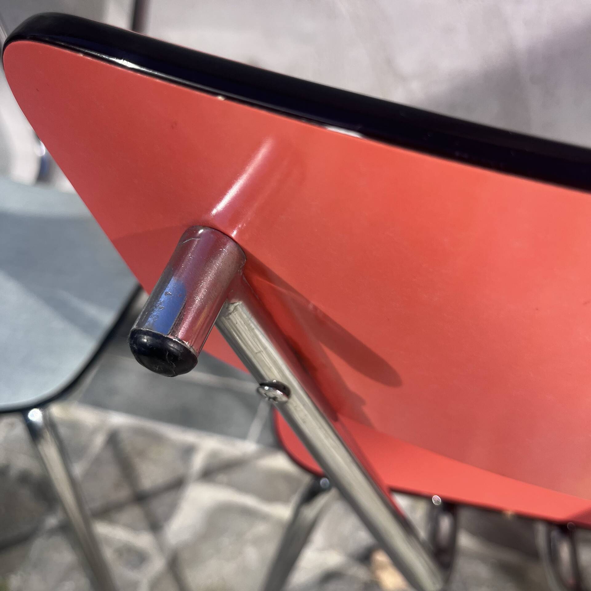 4 chaises en formica
