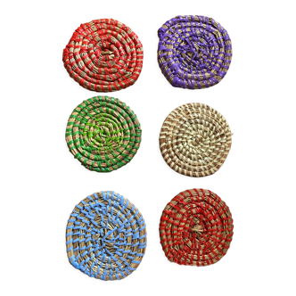 Set 6 coasters in multicolored raffia.