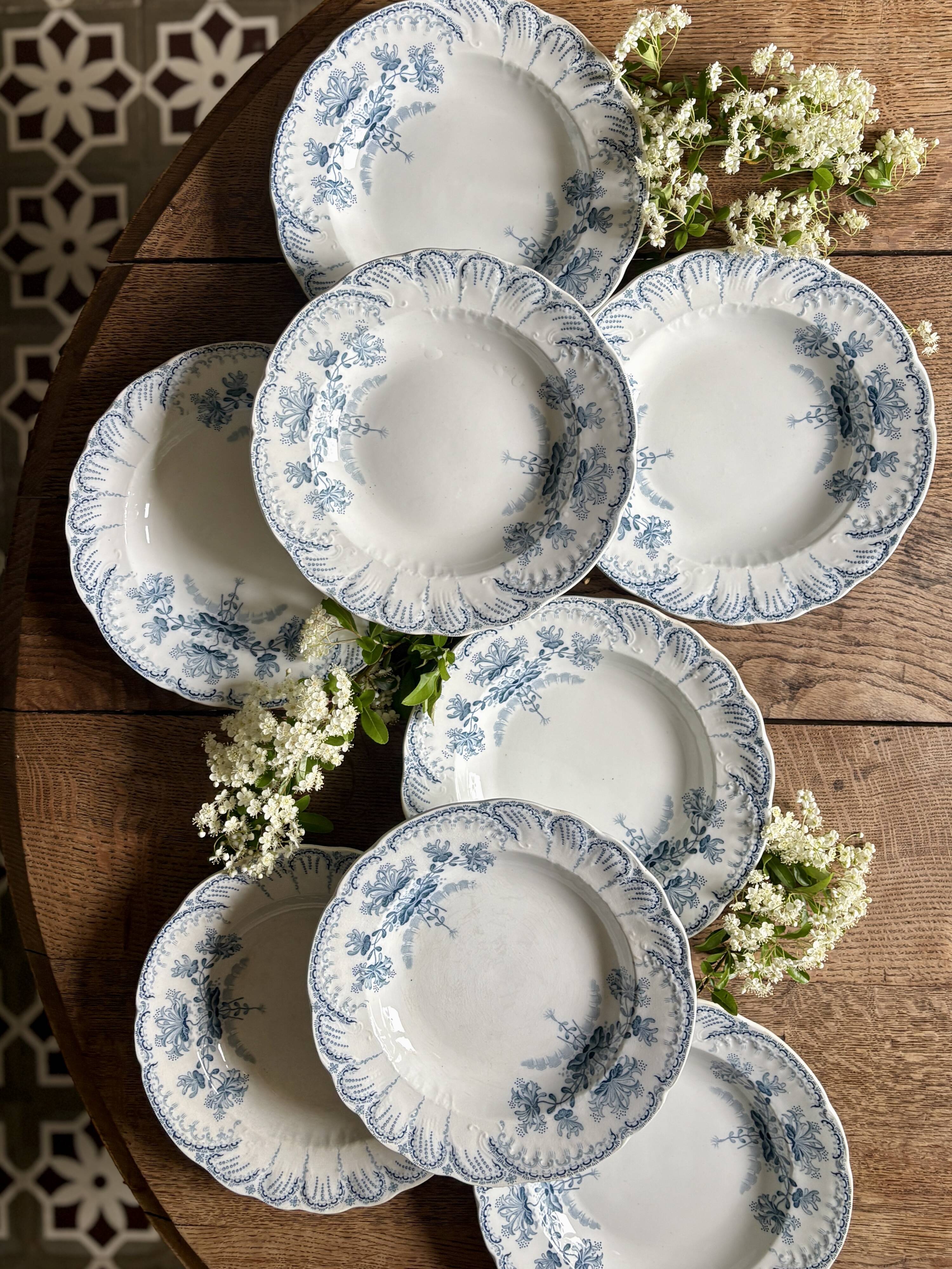 Lot de 8 assiettes creuses anciennes en terre de fer - modèle Régence