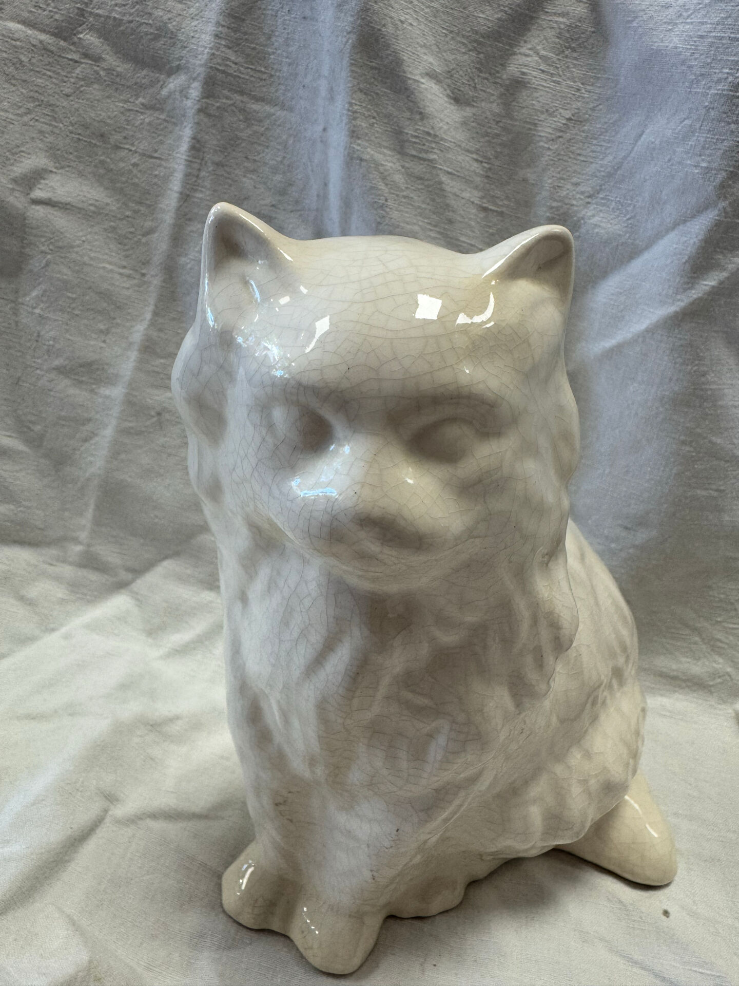 Chat en céramique beige