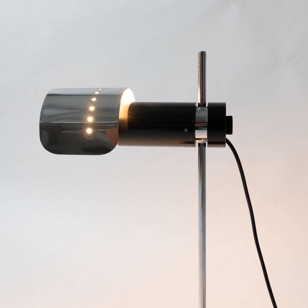 Lampe de table italienne vintage des années 1970 dans le style de Joe Colombo pour Oluce, chromée.