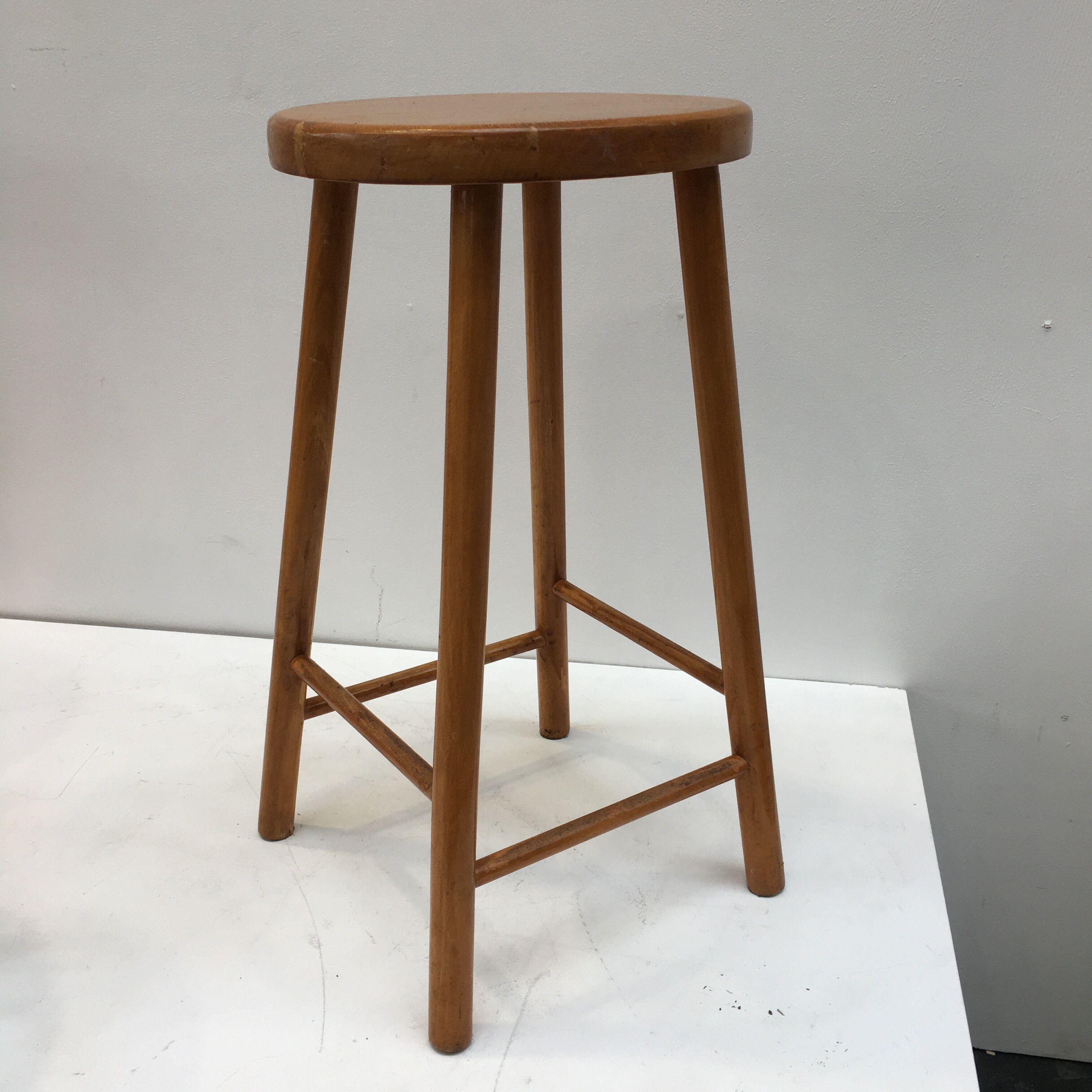 Série de quatre tabourets hauts