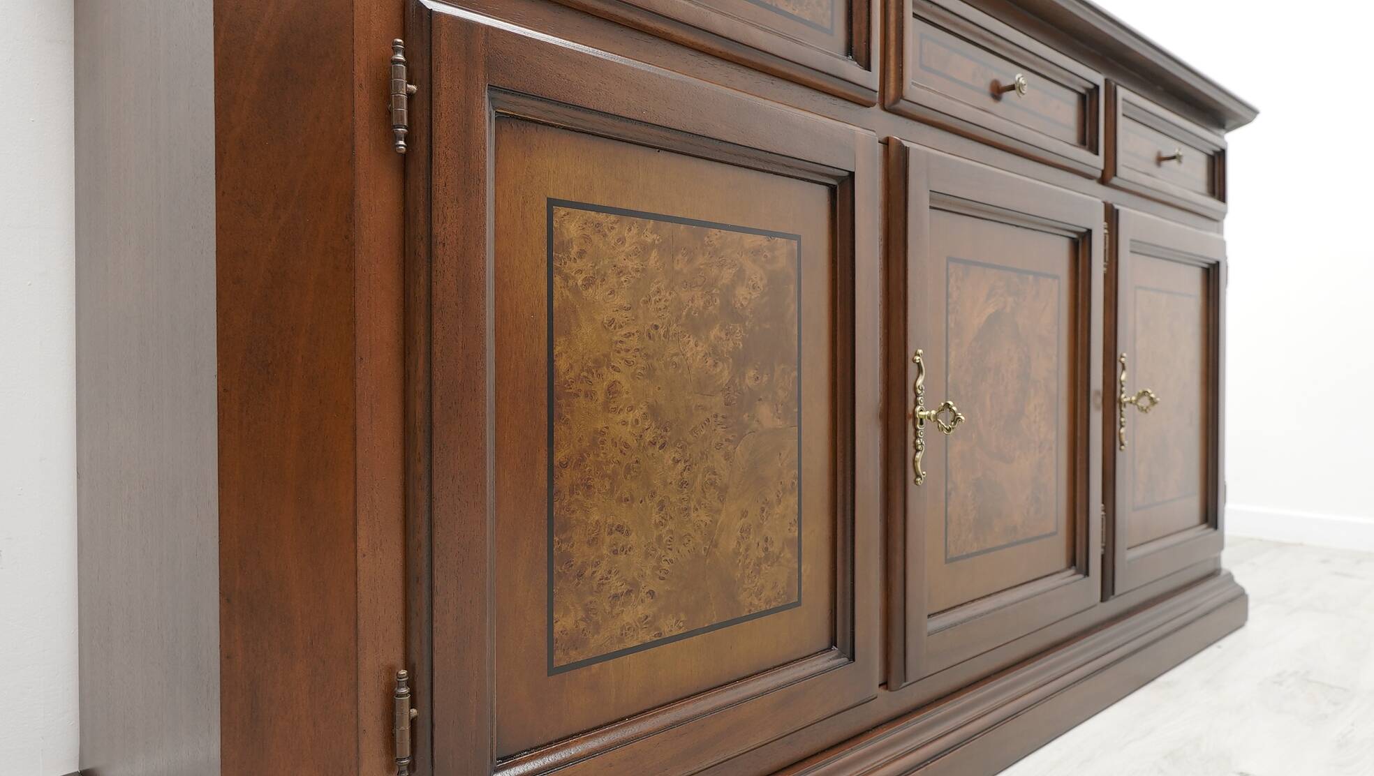 Elegant Italian chest of drawers. After professional renovation.