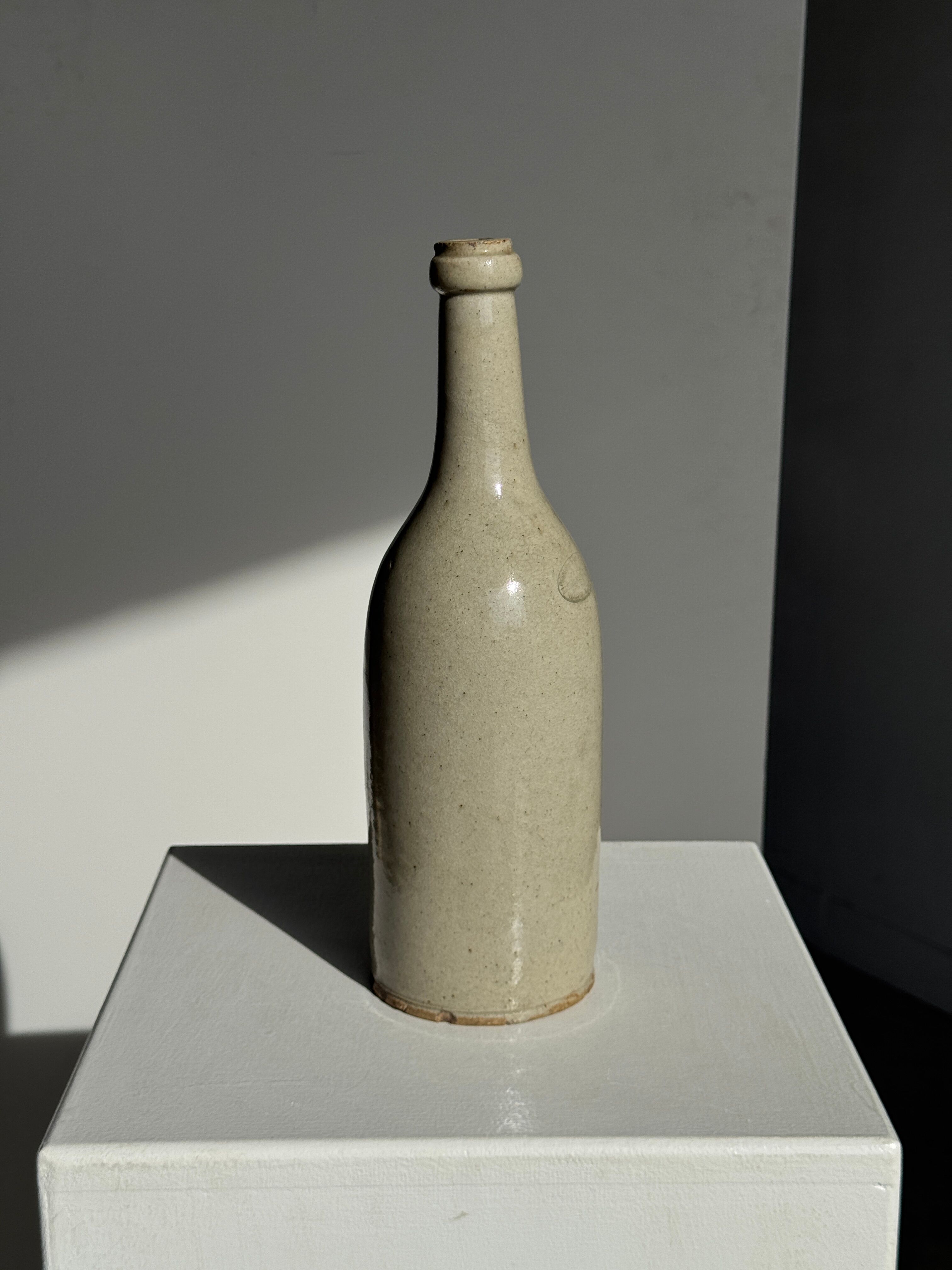 Bouteille vintage en grès beige moucheté H31