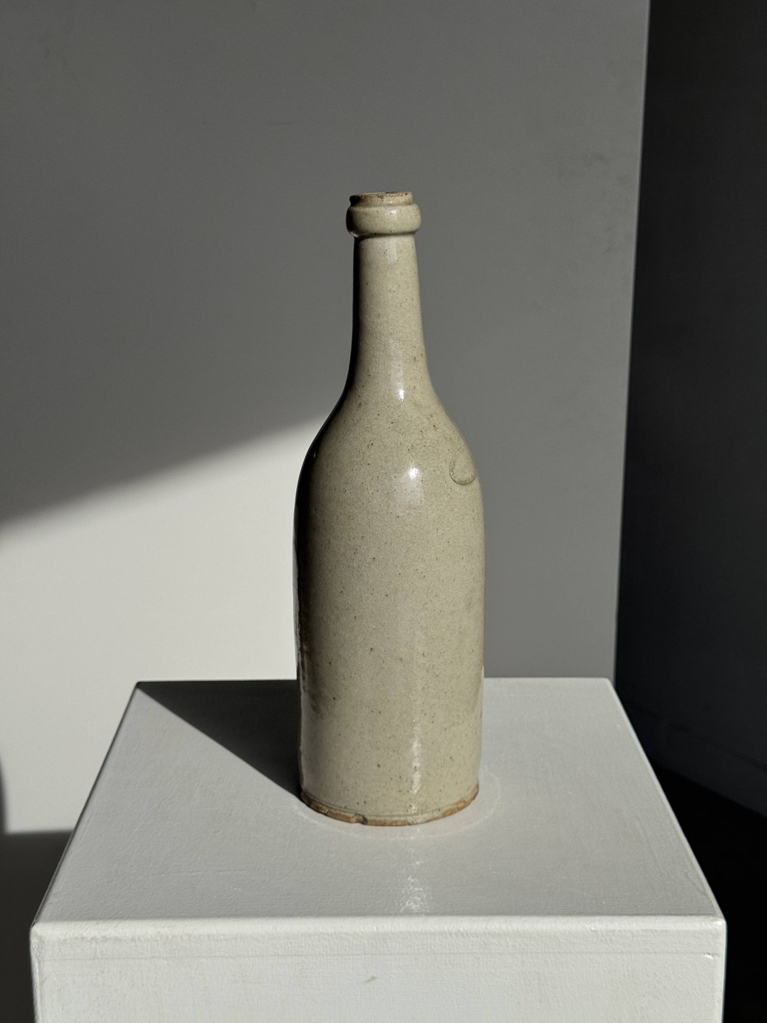 Bouteille vintage en grès beige moucheté H31