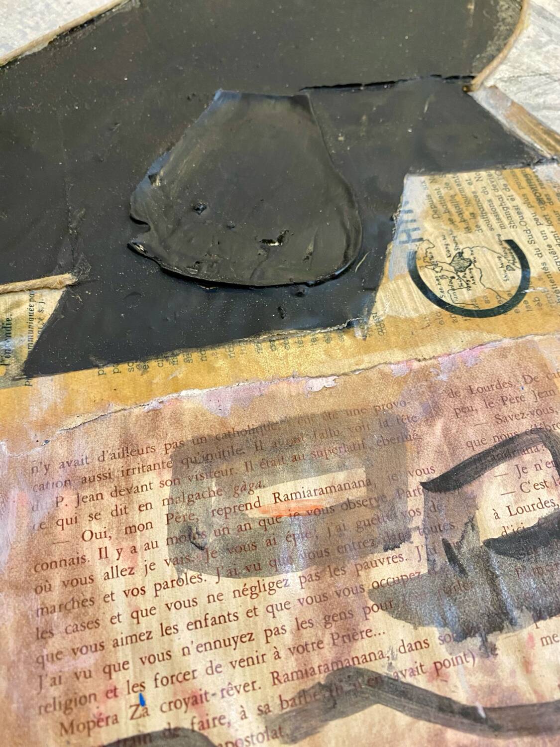 Modern sculpture table