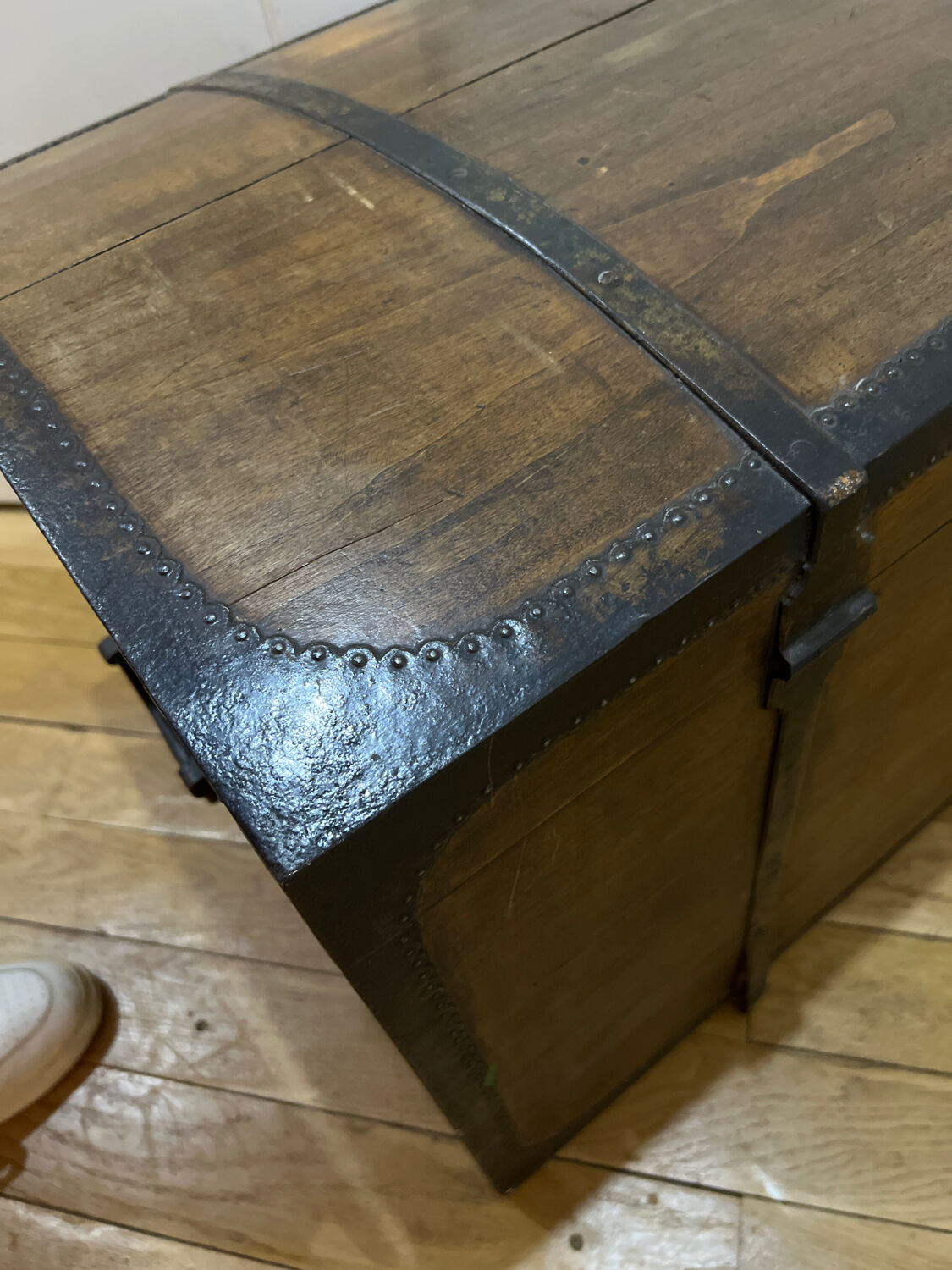 Vieille malle en bois