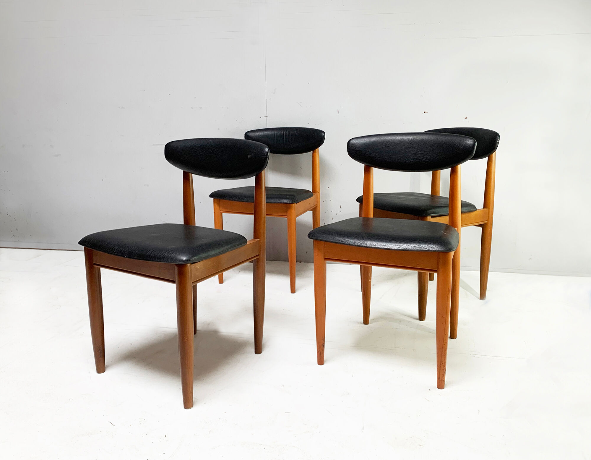 Set of 4 1970’s mid century dining chairs by Schreiber