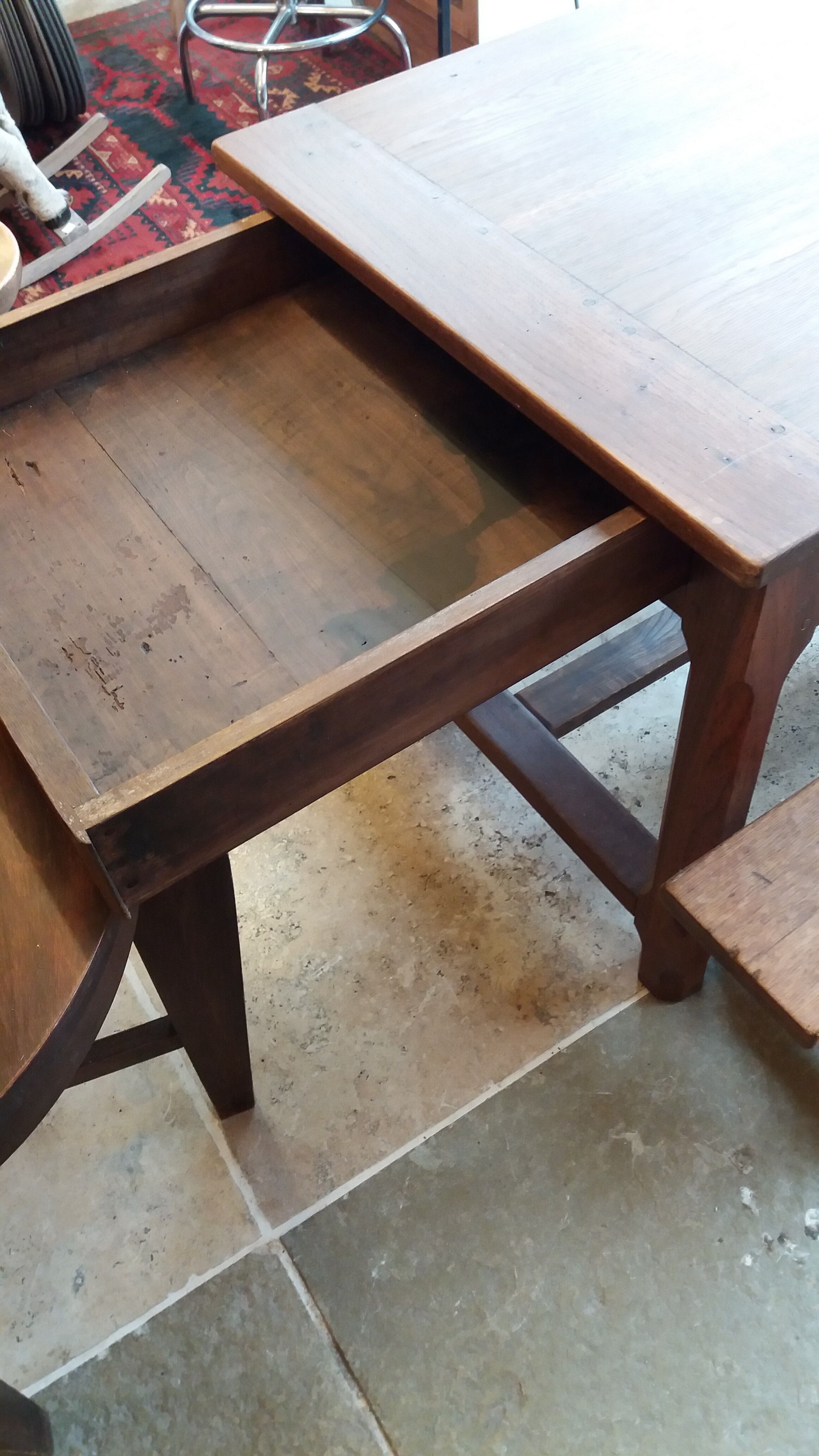 Farmhouse table and its 2 benches