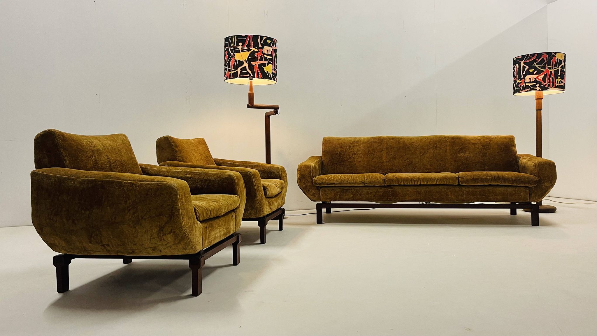 Living room set in amber velvet