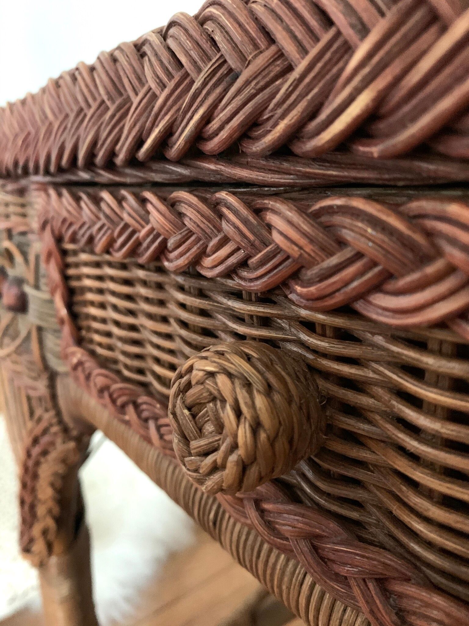 Rattan hairdresser and its pouf